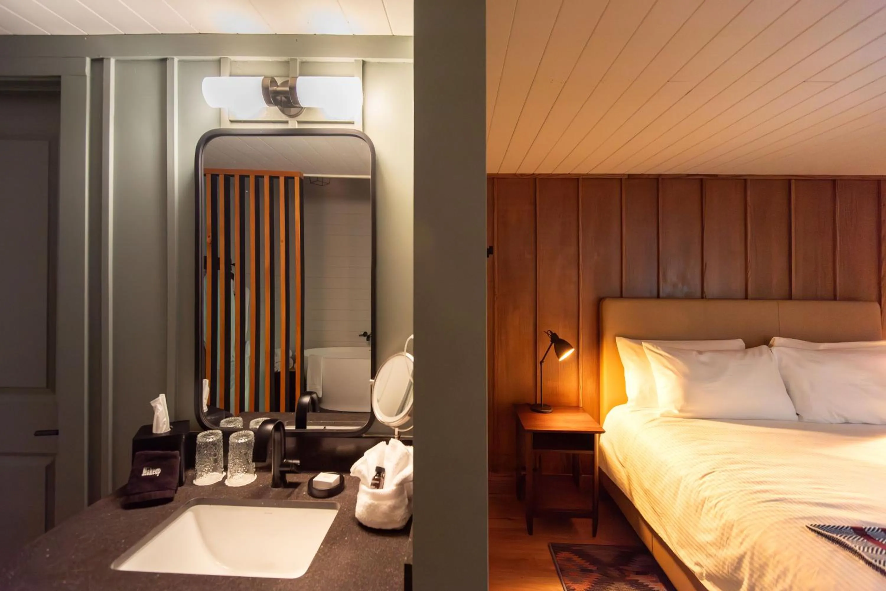 Bed in Historic Rocky Waters Inn, A Small Luxury Hotel