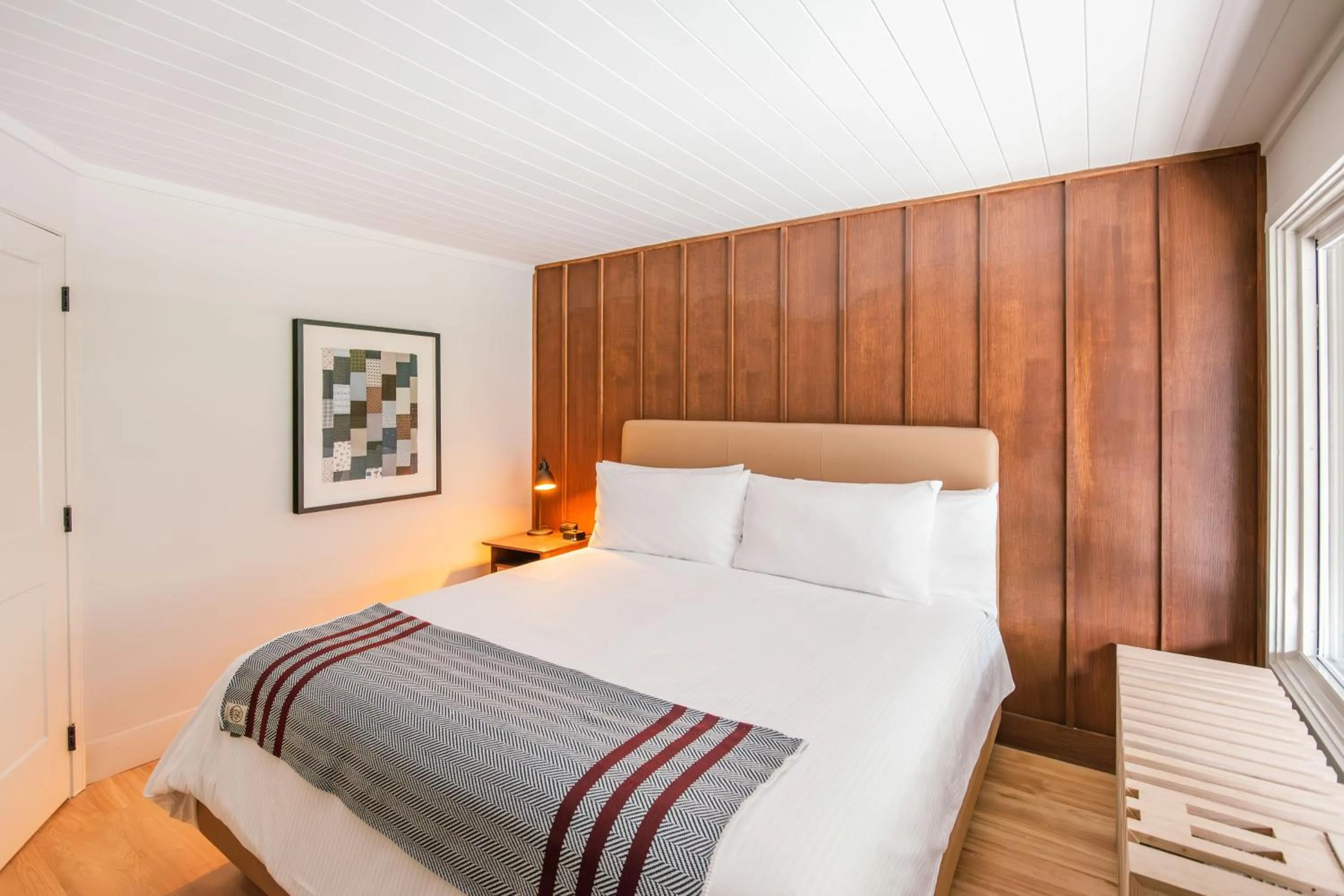 Bedroom, Bed in Historic Rocky Waters Inn, A Small Luxury Hotel