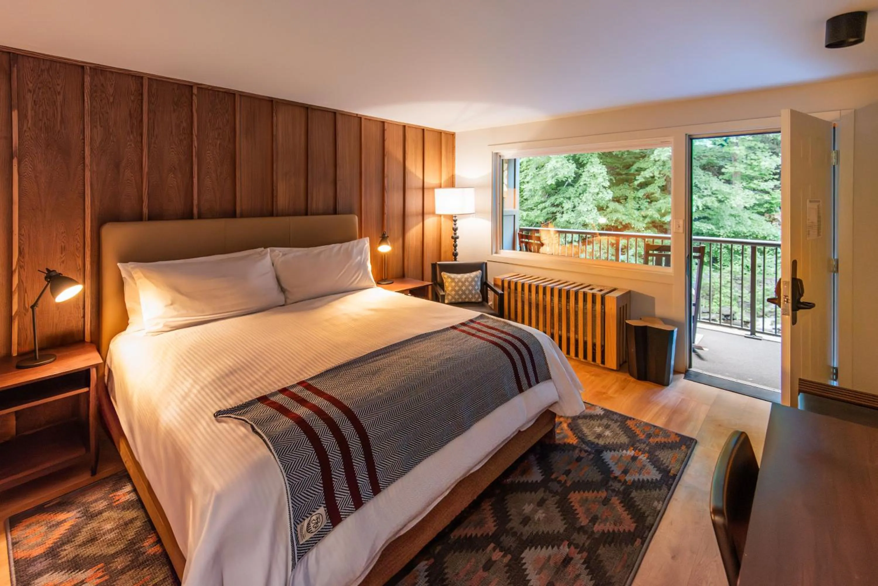 Bedroom, Bed in Historic Rocky Waters Inn, A Small Luxury Hotel