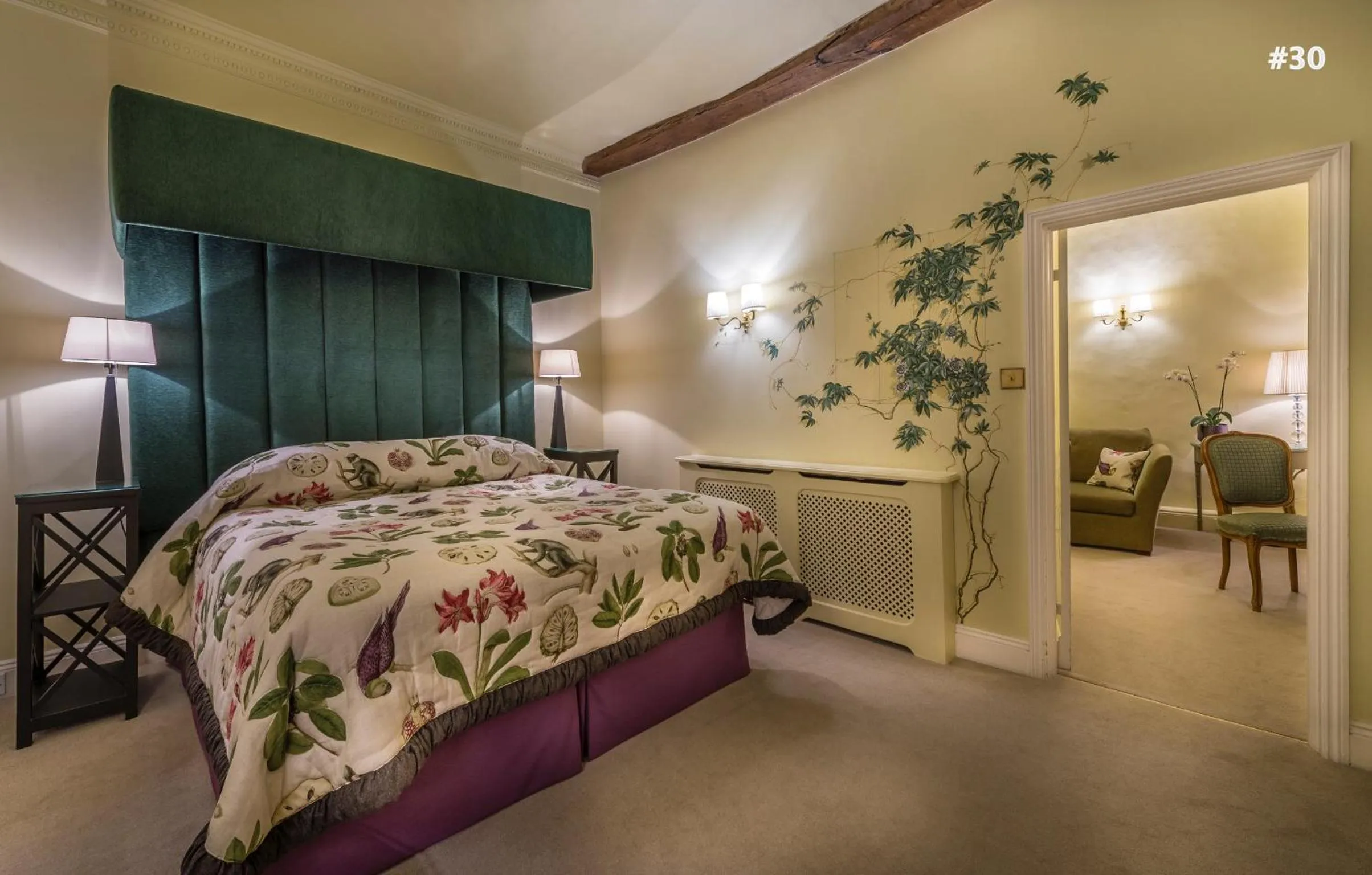 Photo of the whole room, Bed in The George Hotel of Stamford