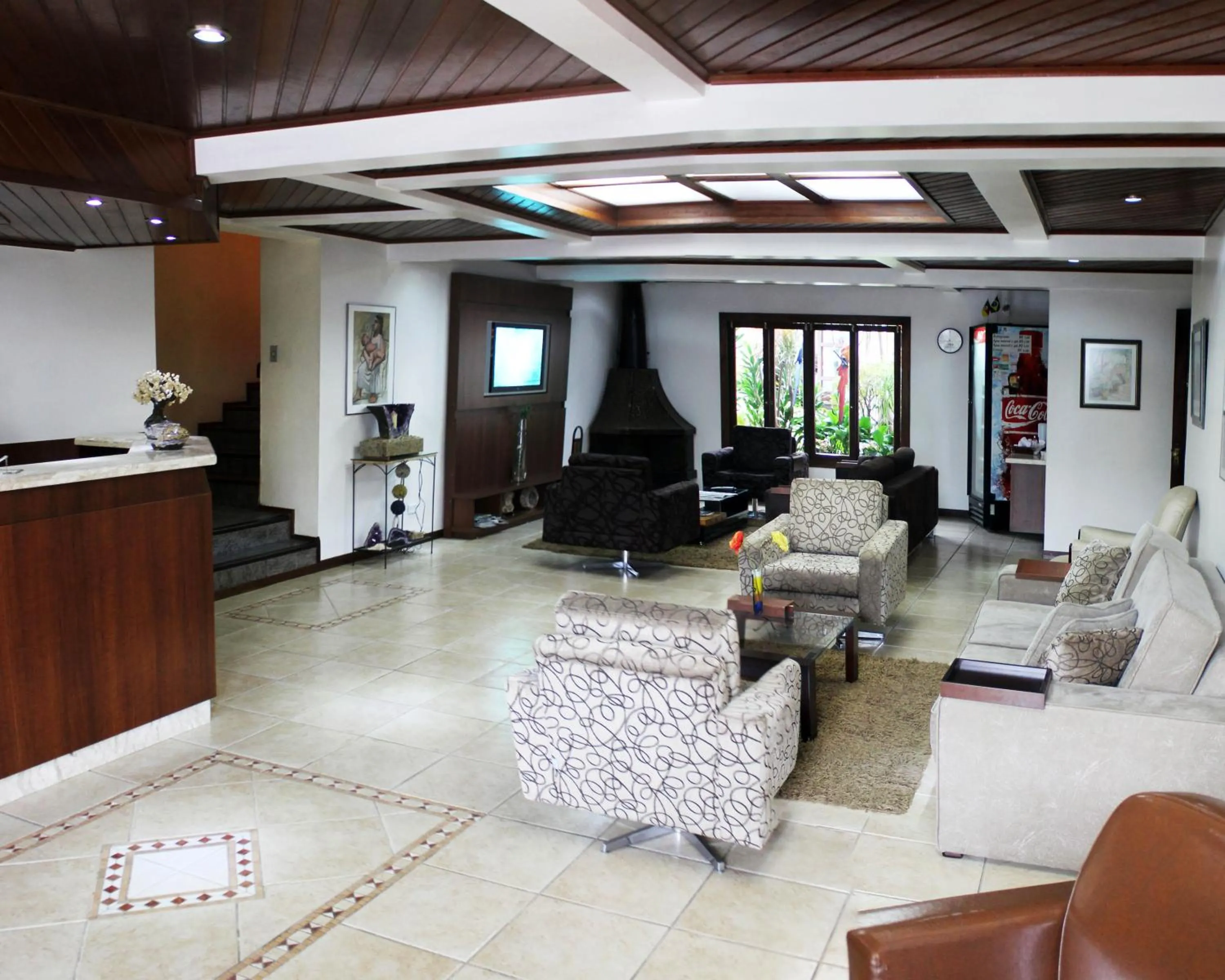Communal lounge/ TV room in Hotel Antonio's
