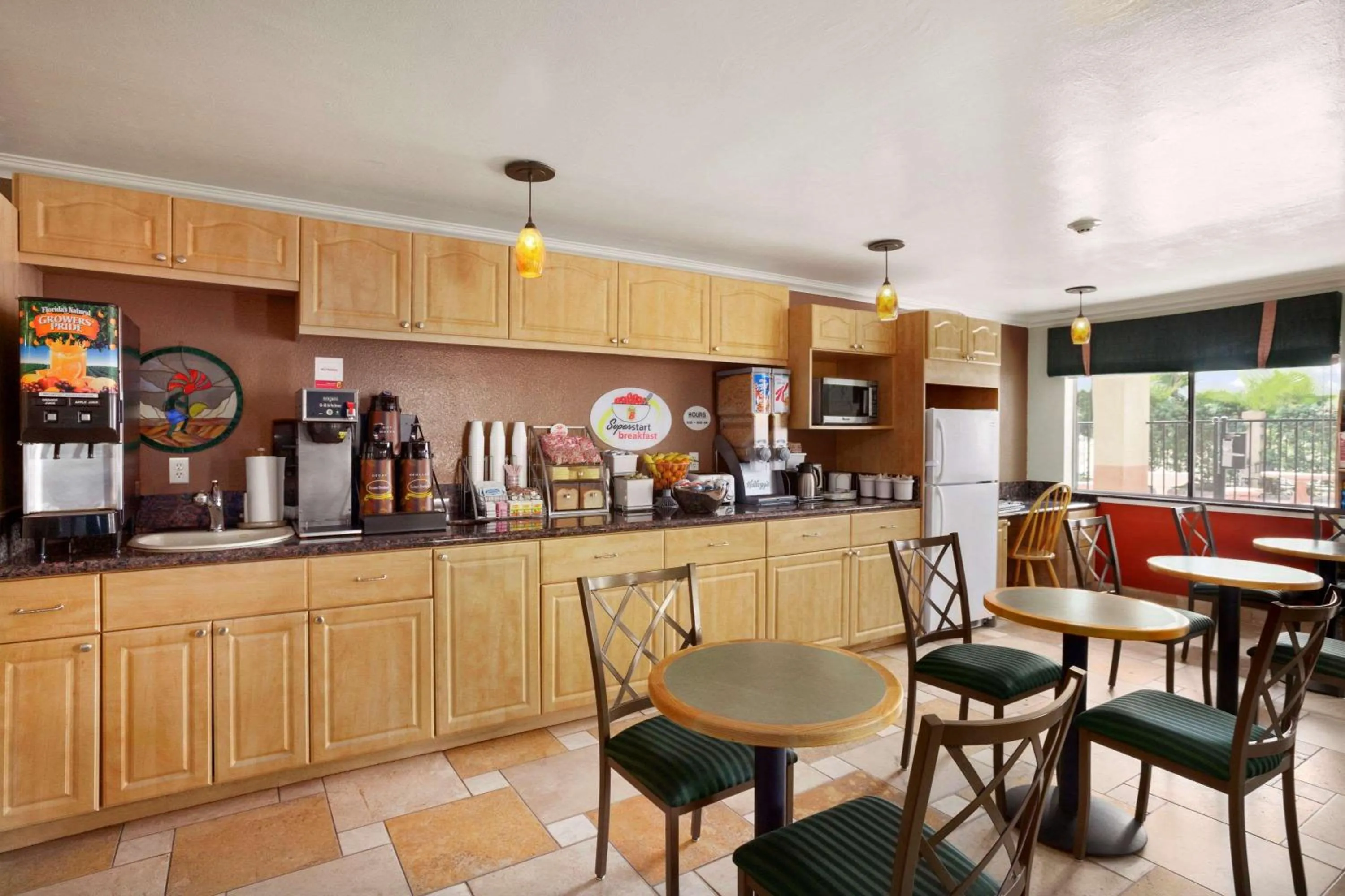 Restaurant/places to eat in Super 8 by Wyndham Indio