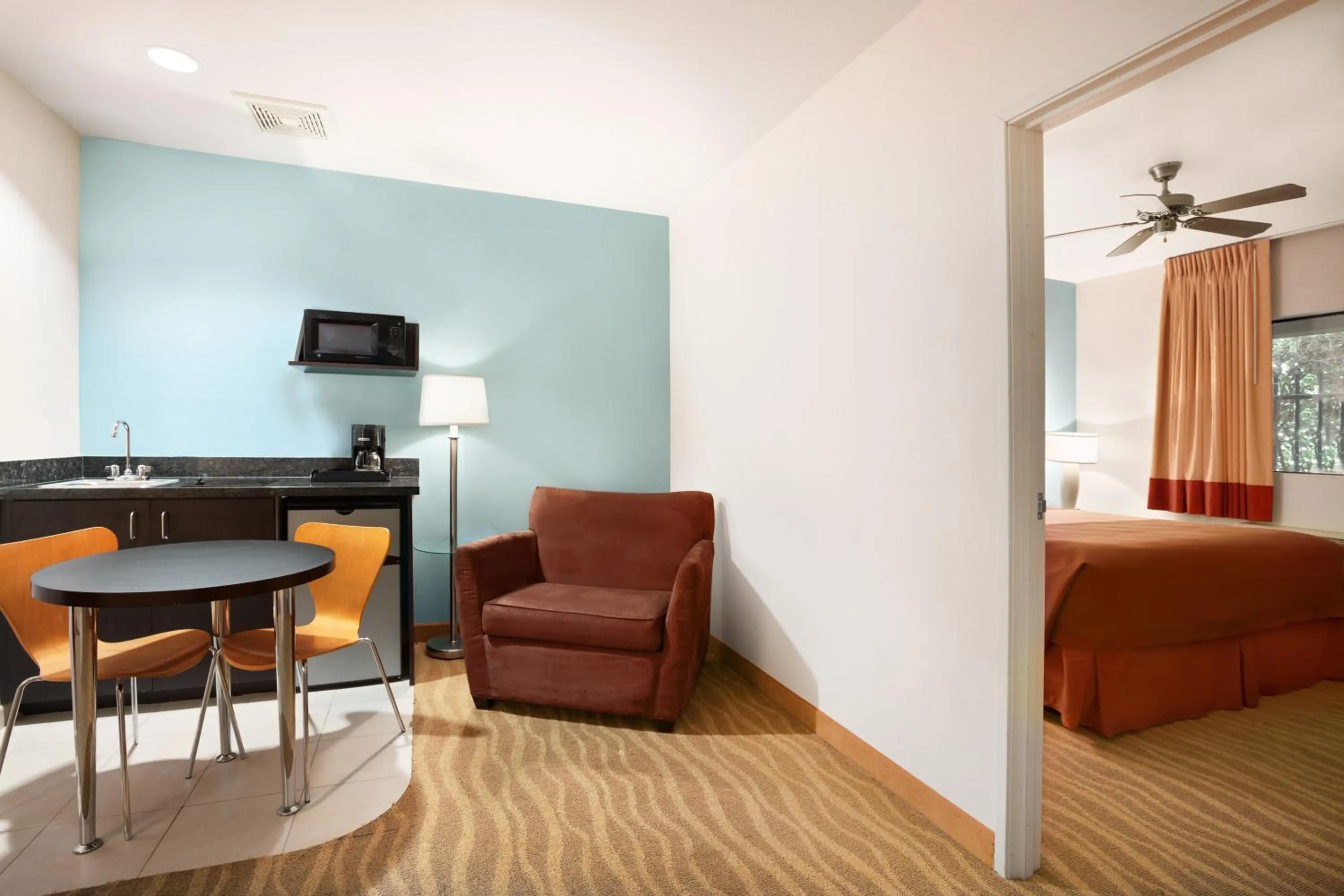 Seating area, Bed in Super 8 by Wyndham Indio