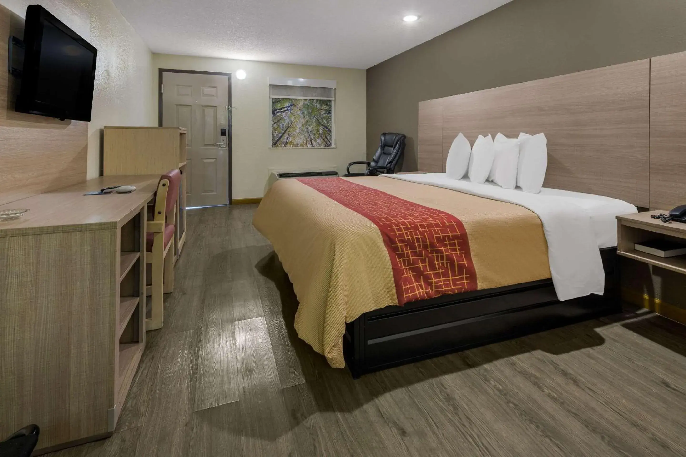 Bedroom, Bed in Rodeway Inn Ardmore I-65 Bedroom, Bed in Rodeway Inn Ardmore I-65