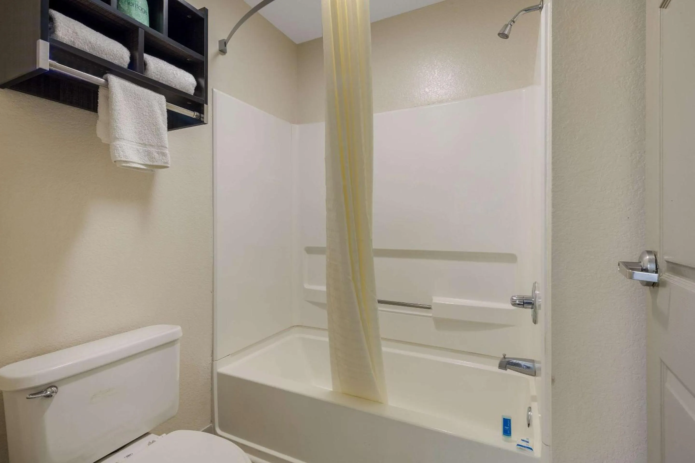 Bedroom in Rodeway Inn Ardmore I-65