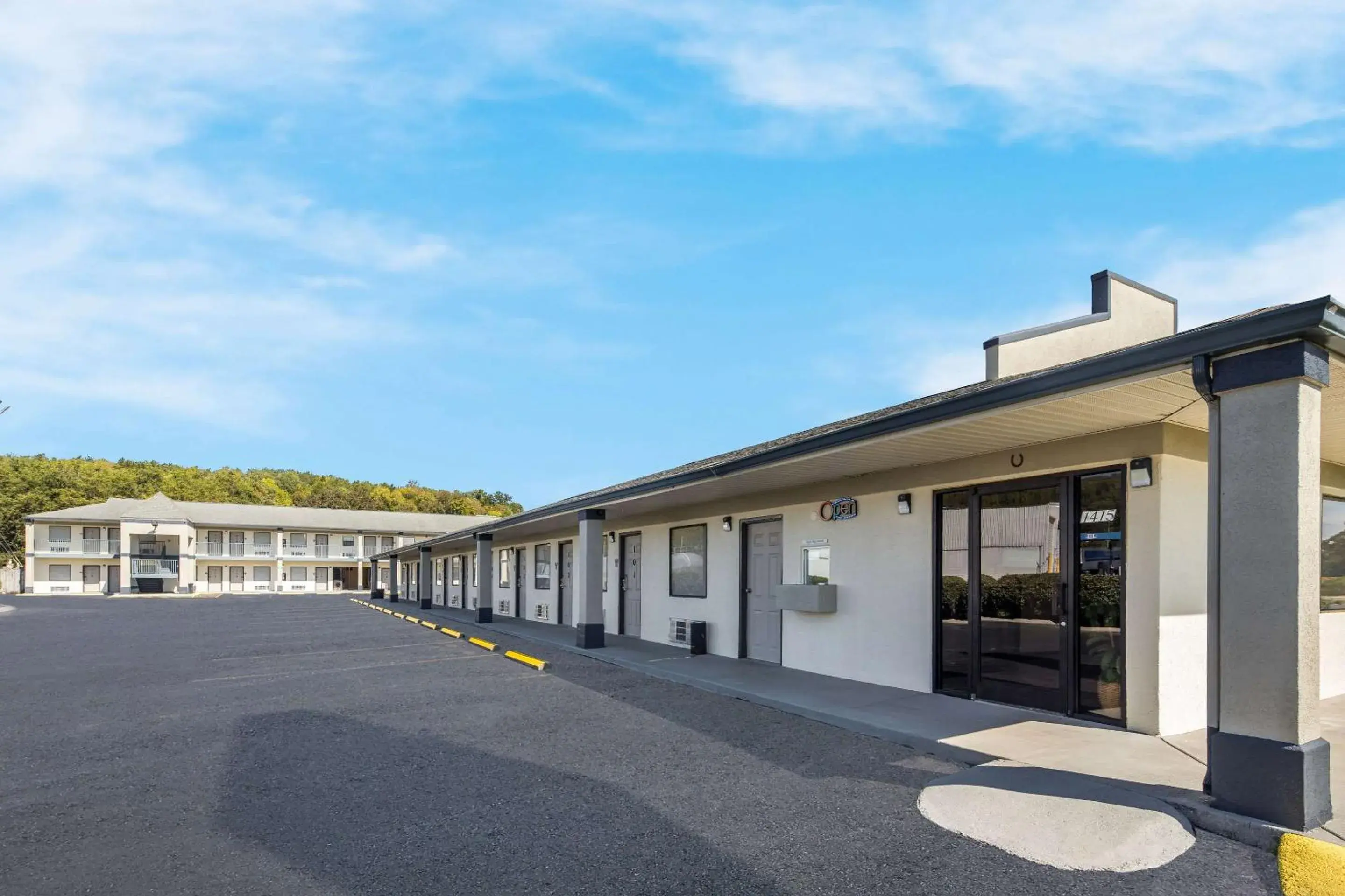 Property building in Rodeway Inn Ardmore I-65 Property building in Rodeway Inn Ardmore I-65