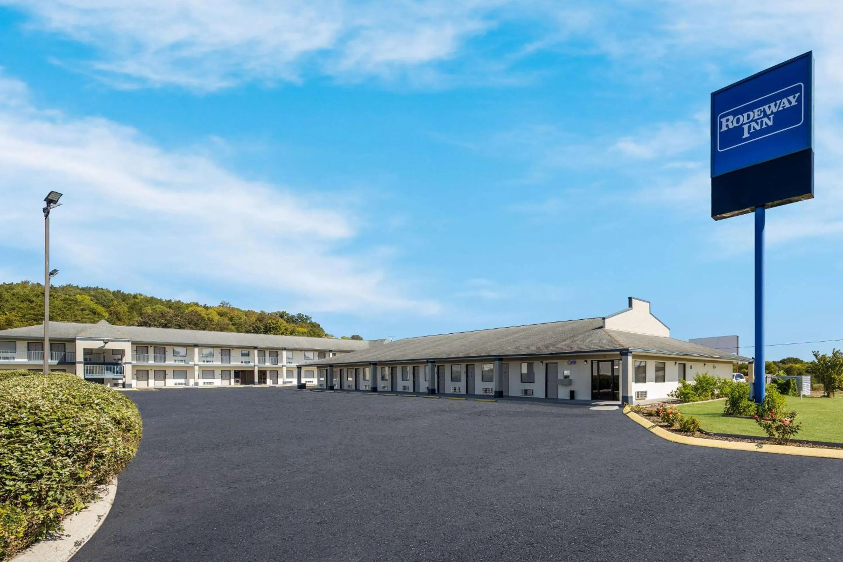 Property building in Rodeway Inn Ardmore I-65