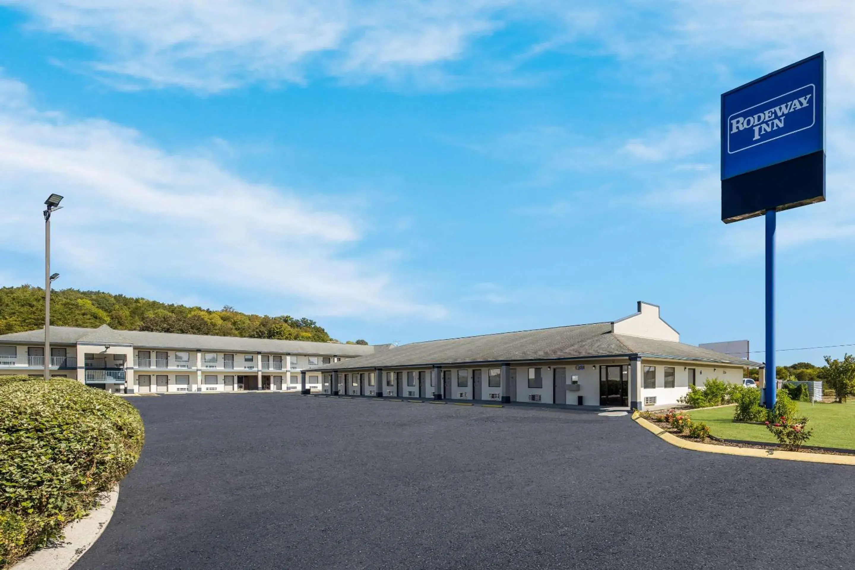 Property building in Rodeway Inn Ardmore I-65 Property building in Rodeway Inn Ardmore I-65