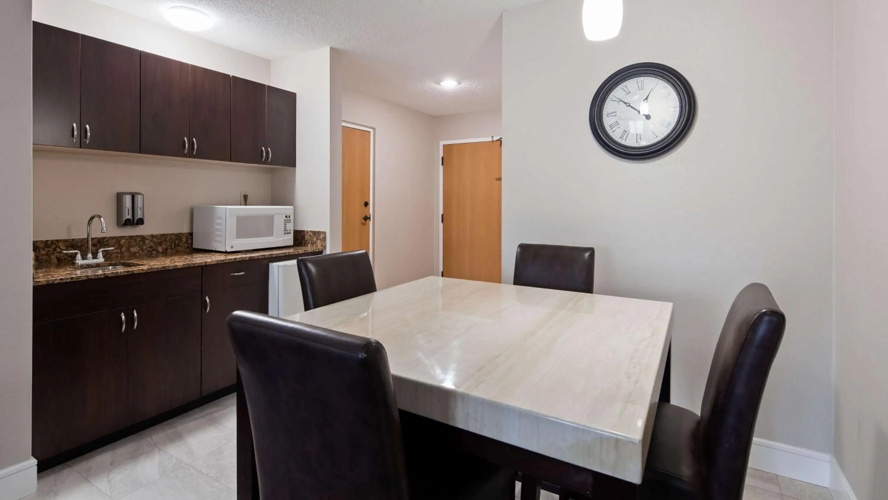 Photo of the whole room in Best Western Plus Ambassador Suites