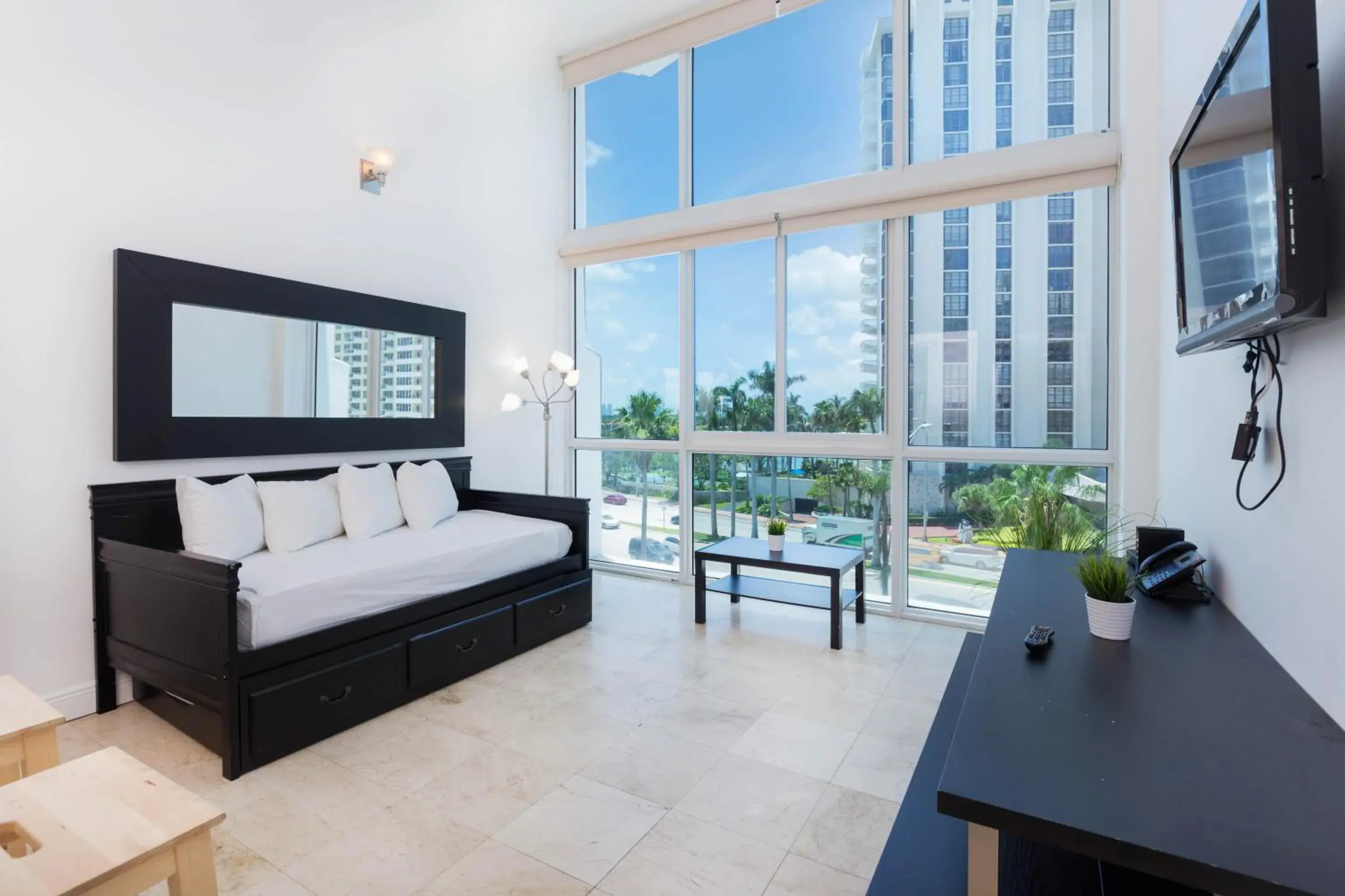 City view, Bed in New Point Miami Beach Apartments City view, Bed in New Point Miami Beach Apartments