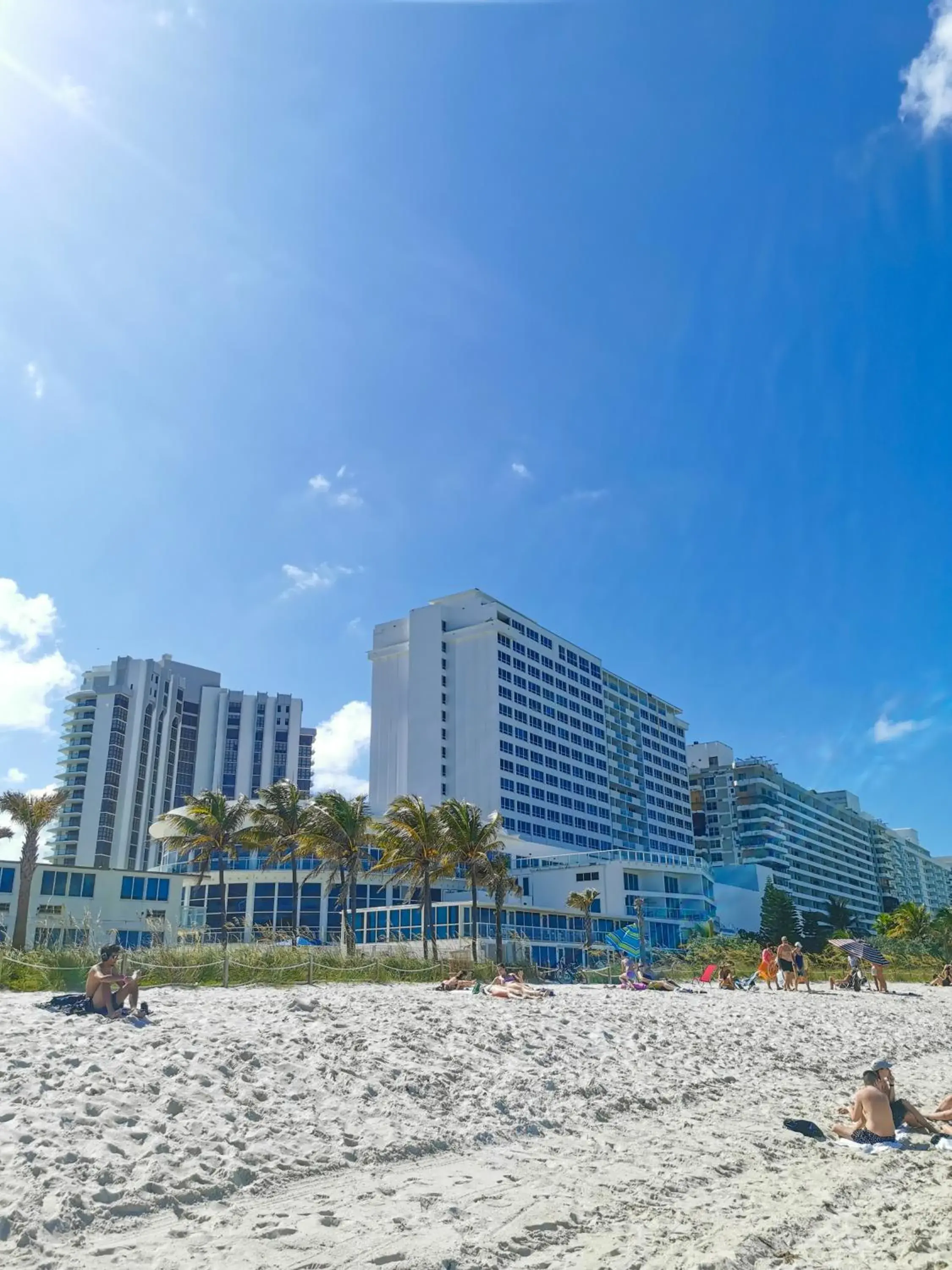 Property building in New Point Miami Beach Apartments Property building in New Point Miami Beach Apartments
