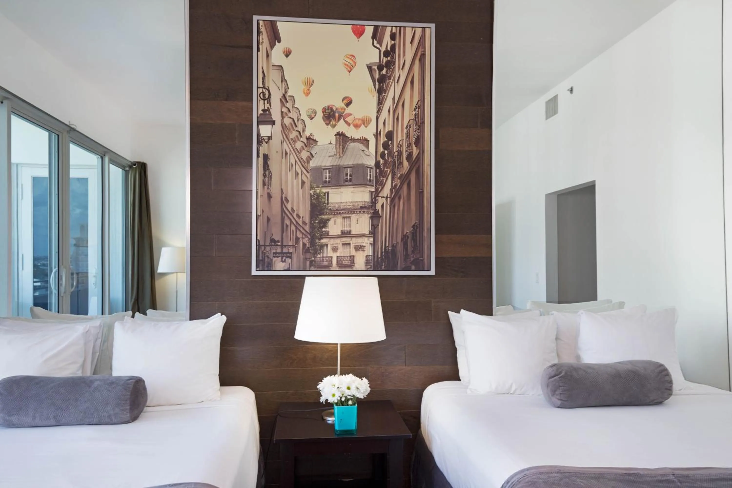 Bedroom, Bed in New Point Miami Beach Apartments