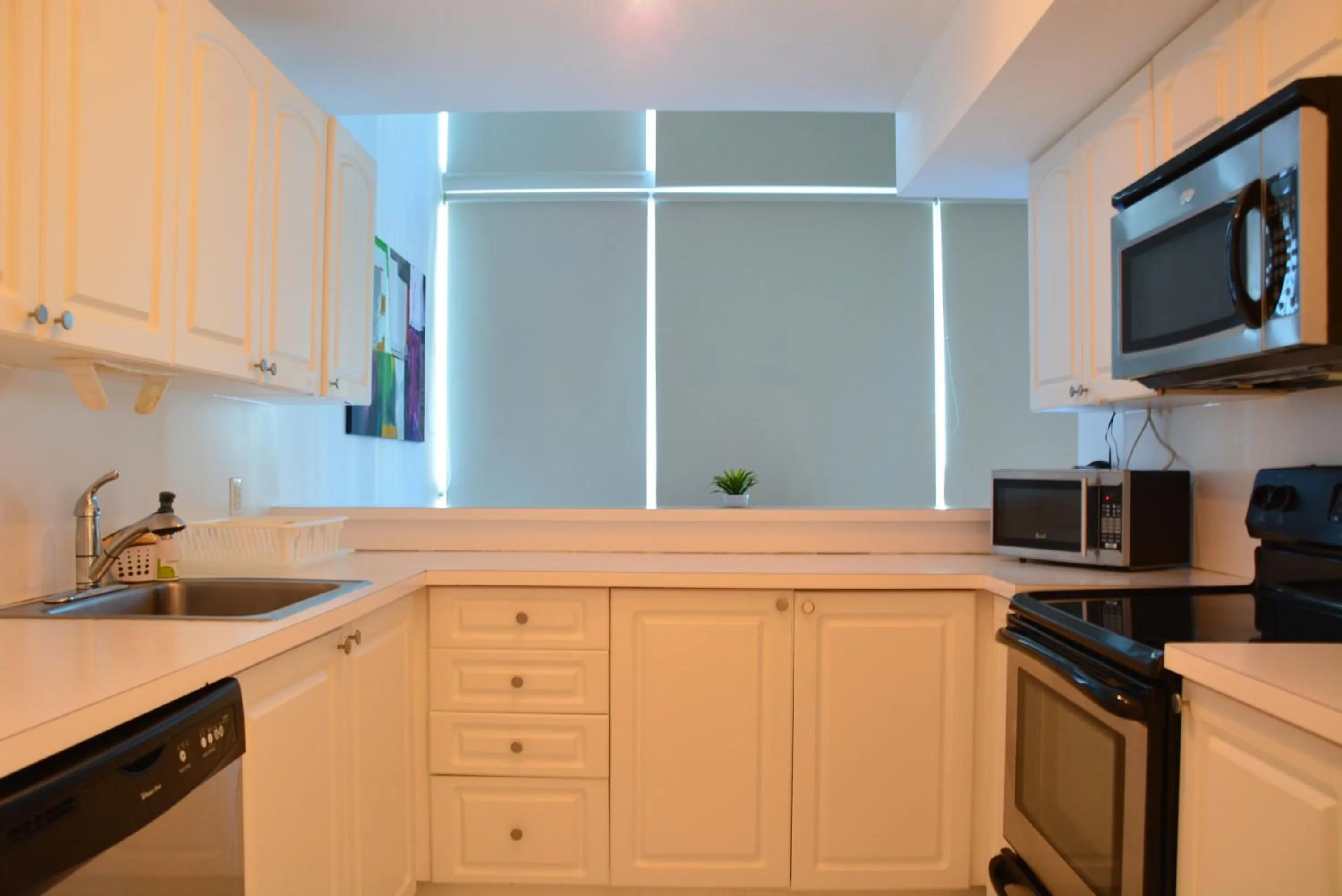 Kitchen or kitchenette in New Point Miami Beach Apartments
