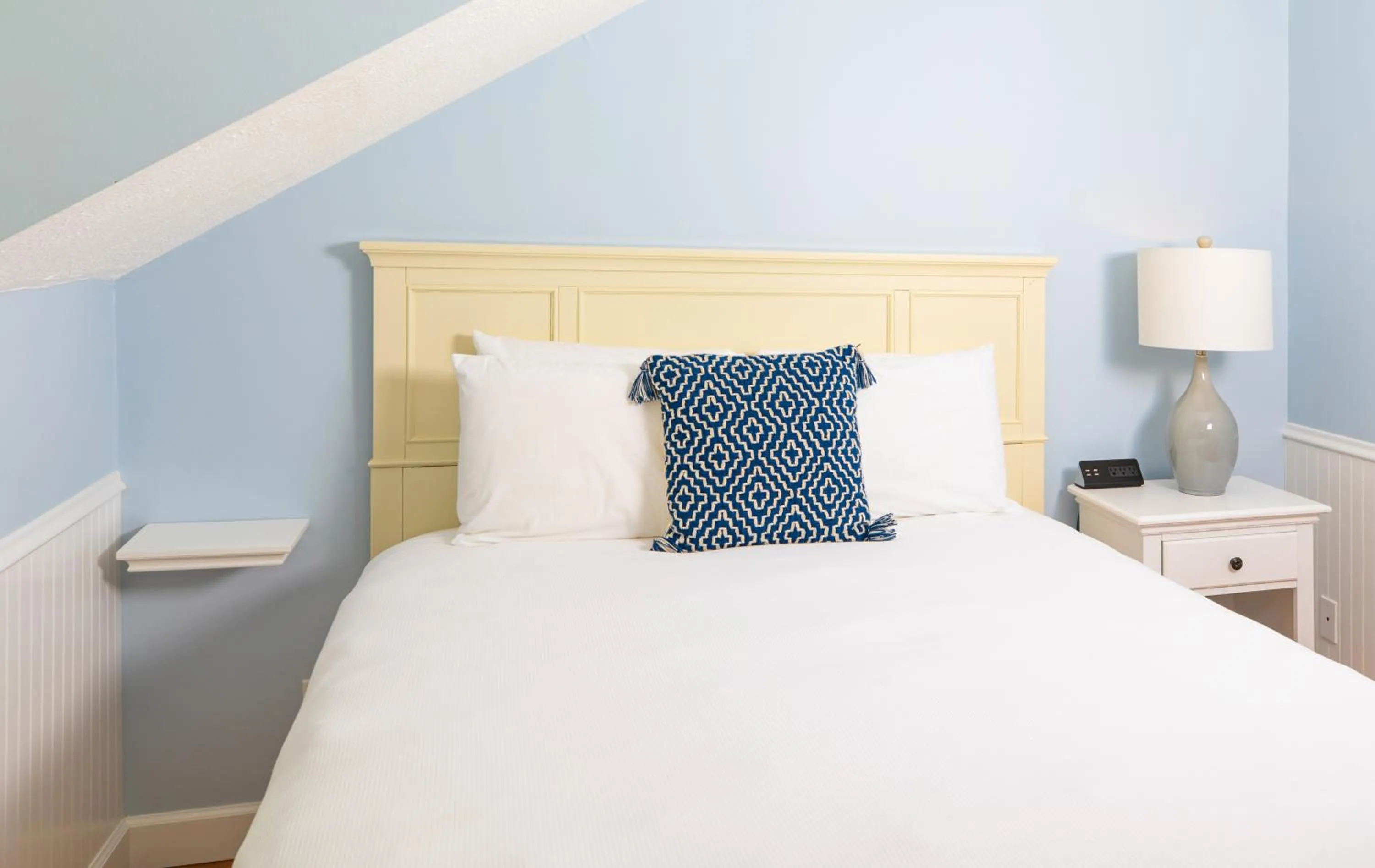 Bed in Island House Hotel