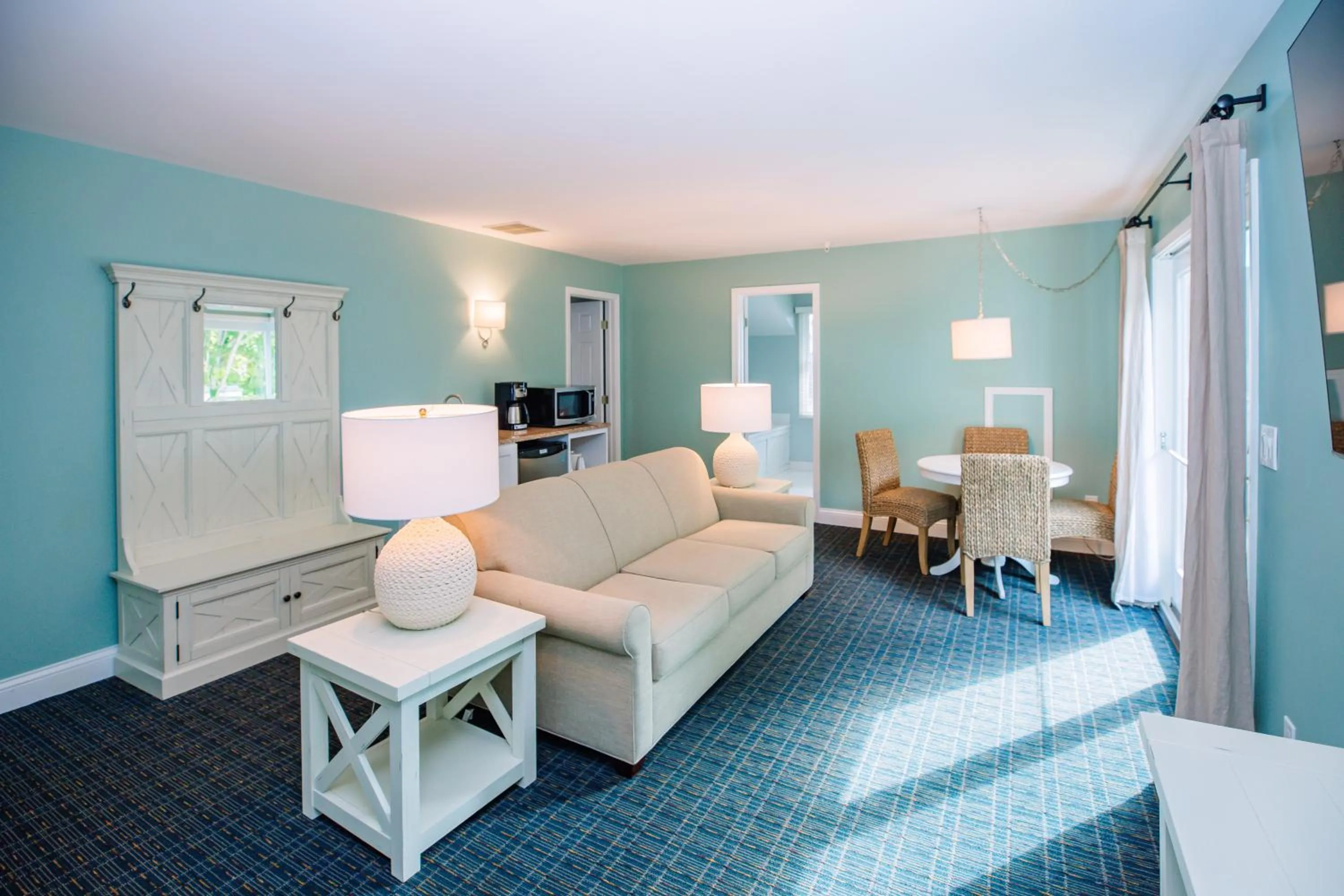 Living room in Island House Hotel