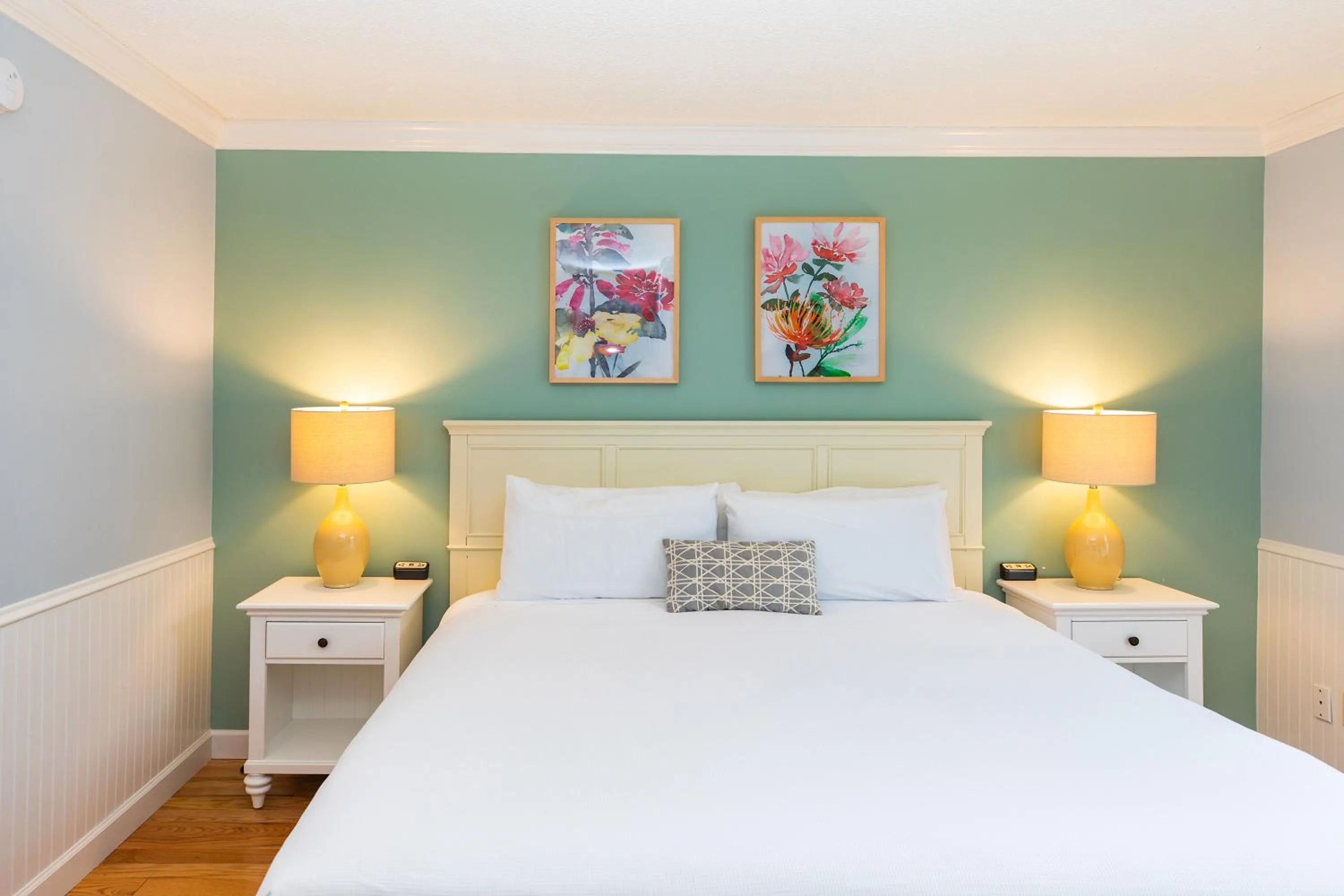 Bedroom, Bed in Island House Hotel