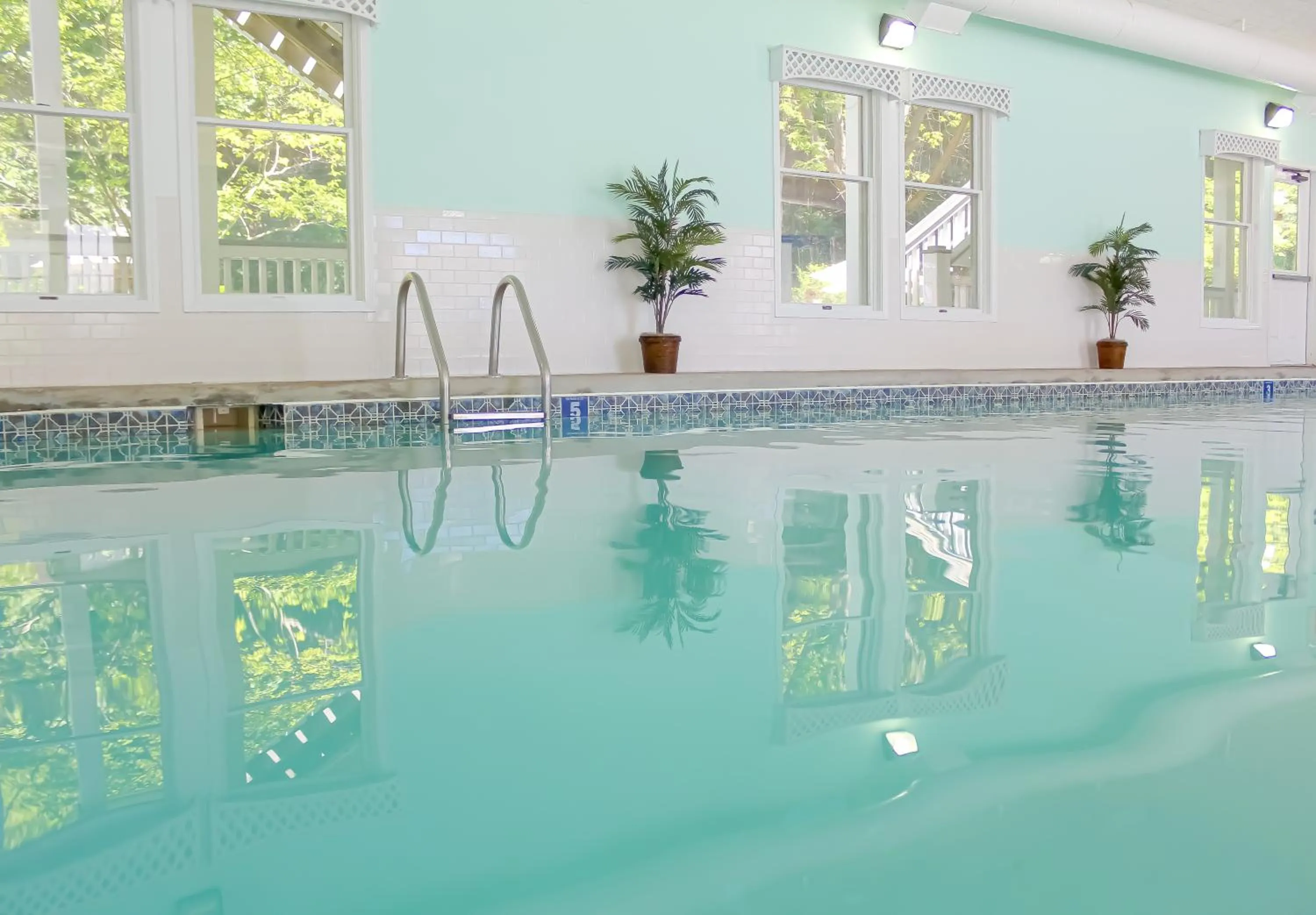 Swimming pool in Island House Hotel