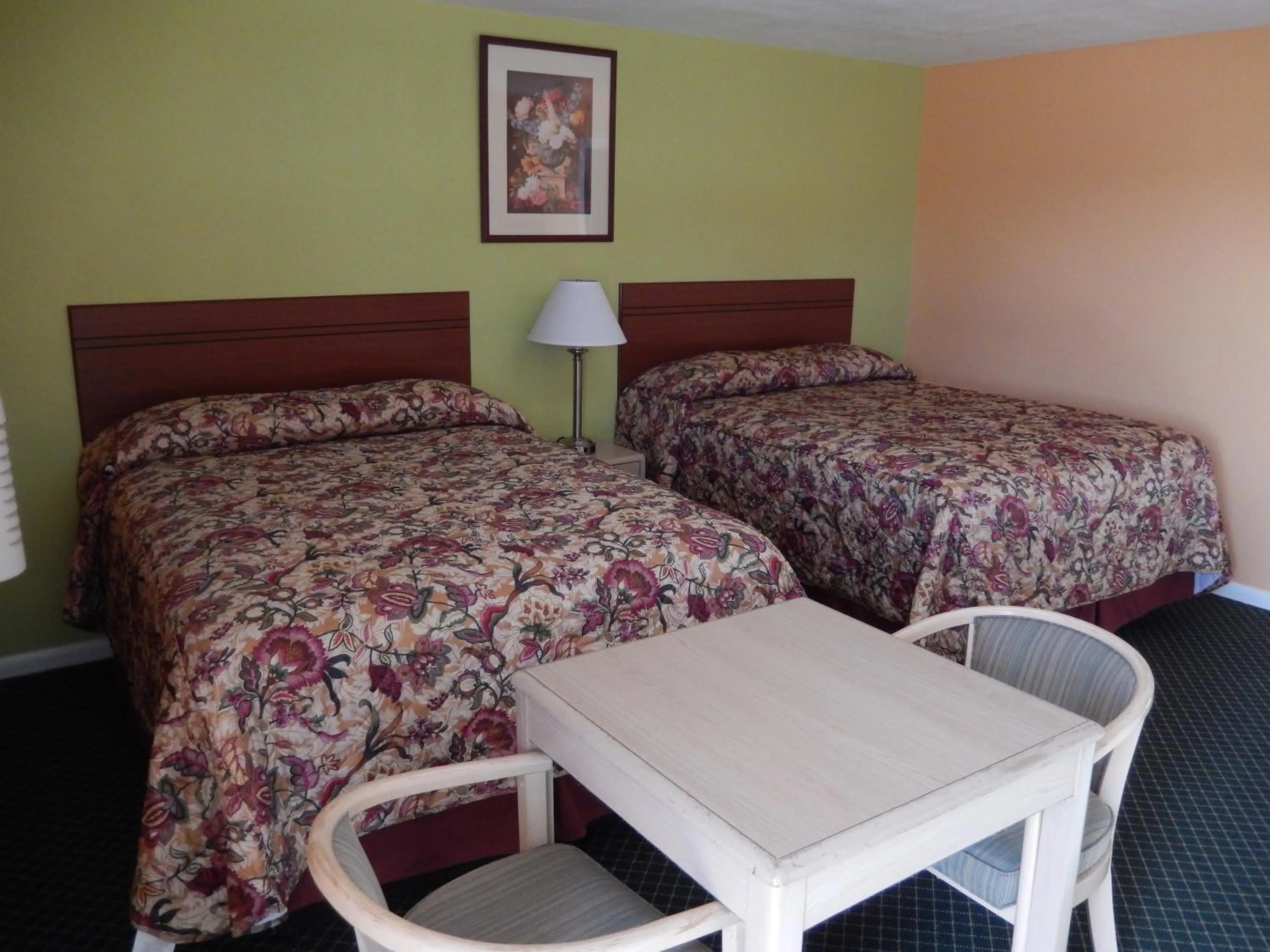 Bedroom, Bed in Townsman Motel