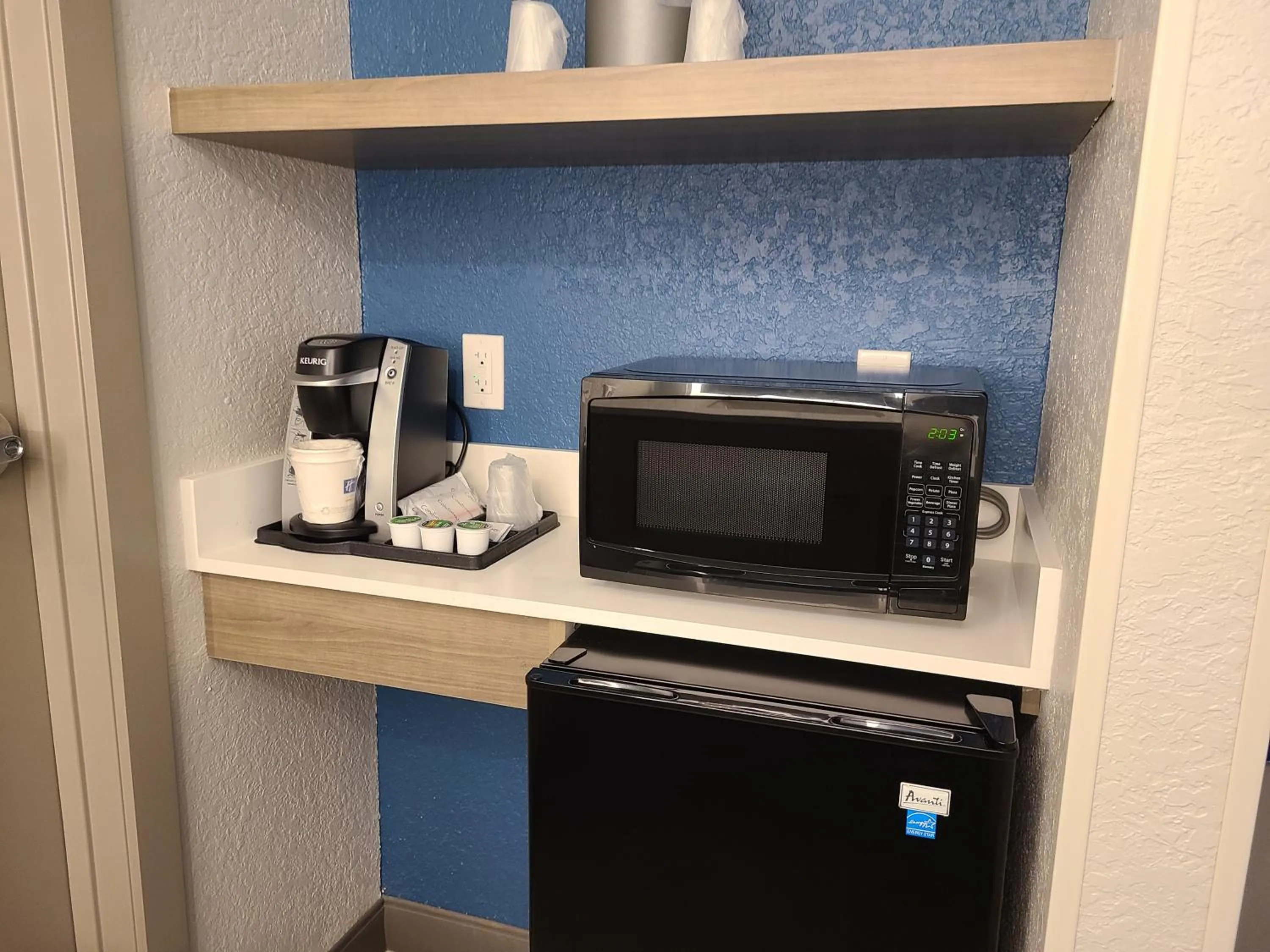 Coffee/tea facilities in Holiday Inn Express Fort Lauderdale North - Executive Airport by IHG