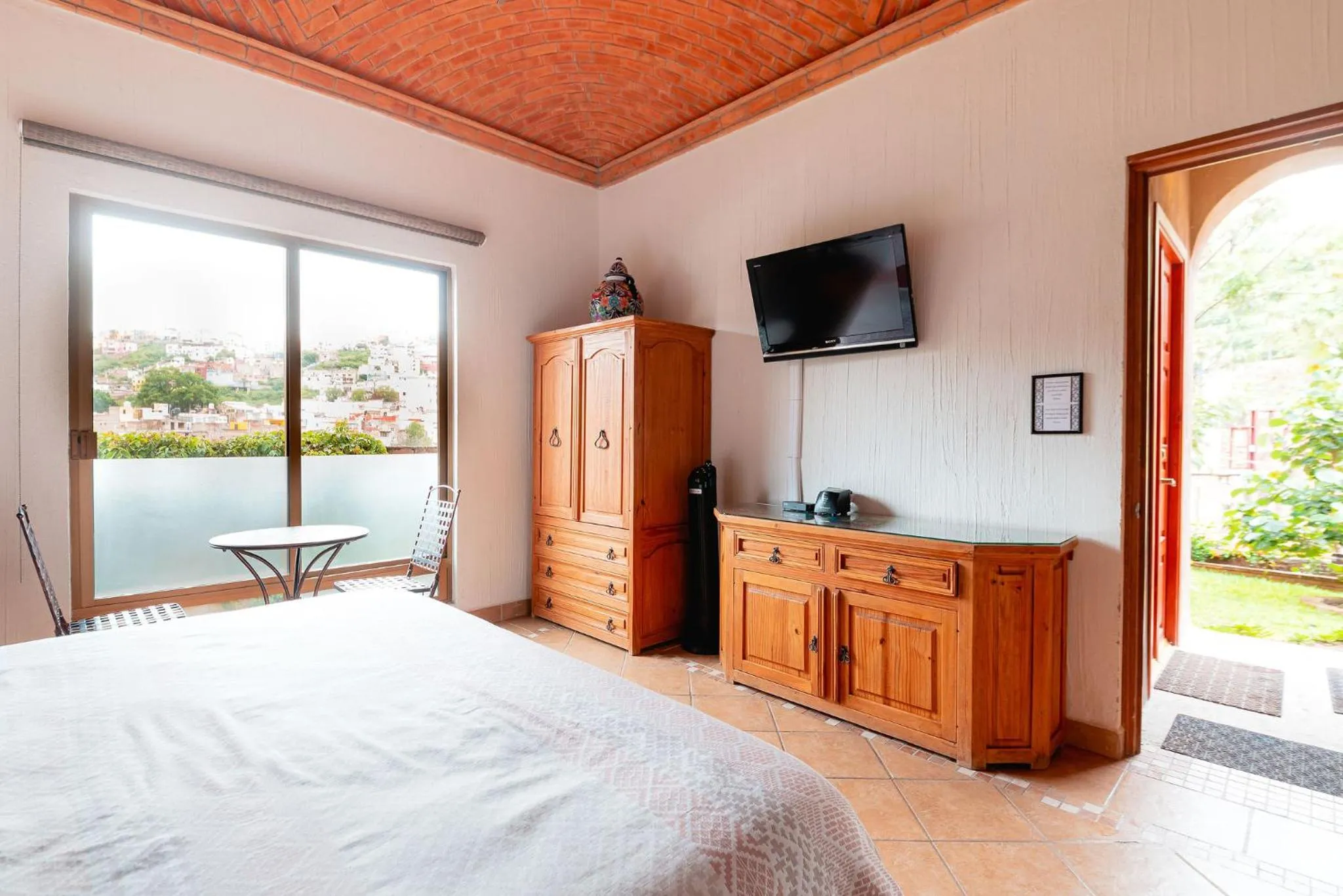 Photo of the whole room, Bed in Casita Privada del Chan