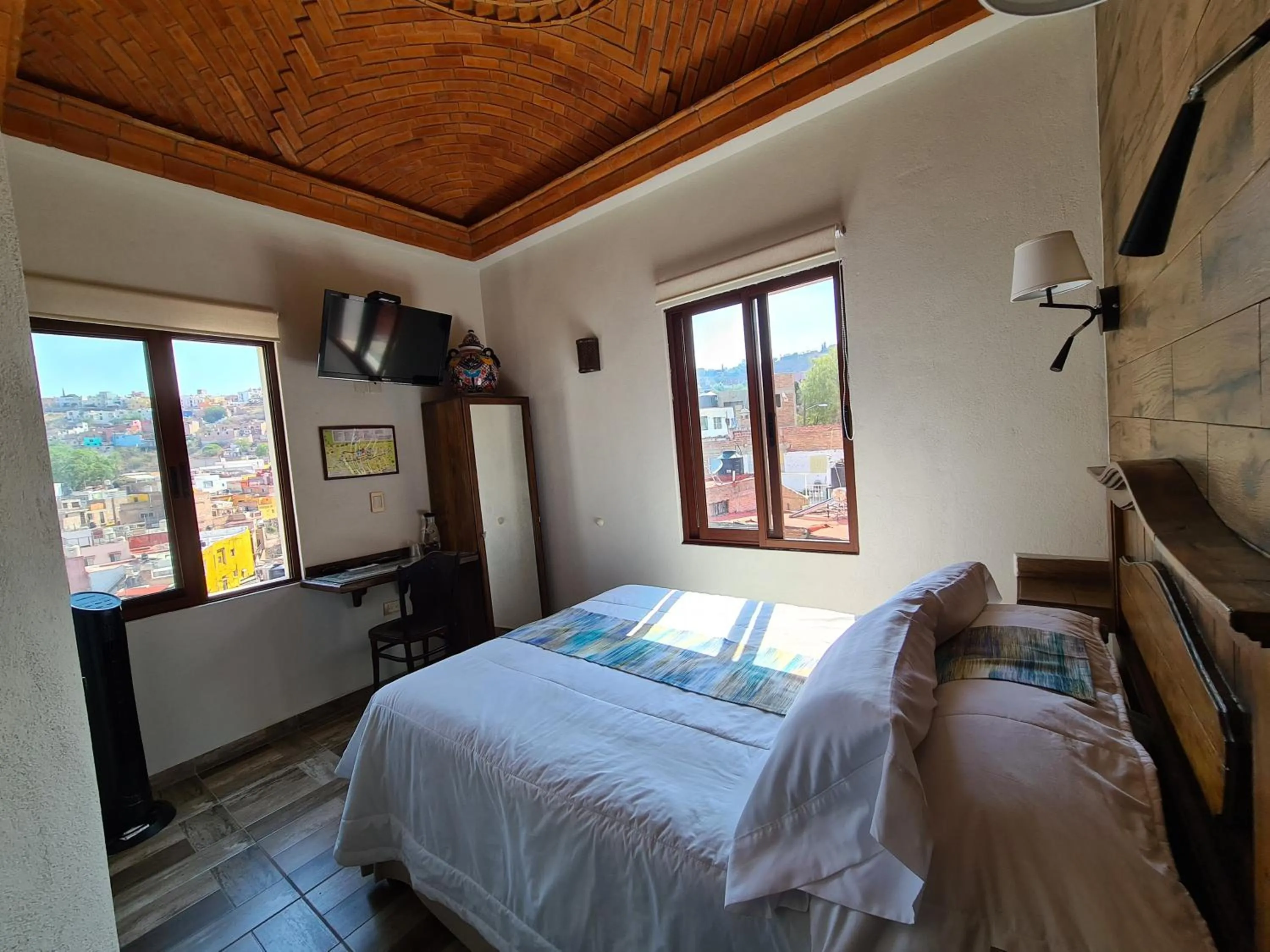 Photo of the whole room, Bed in Casita Privada del Chan