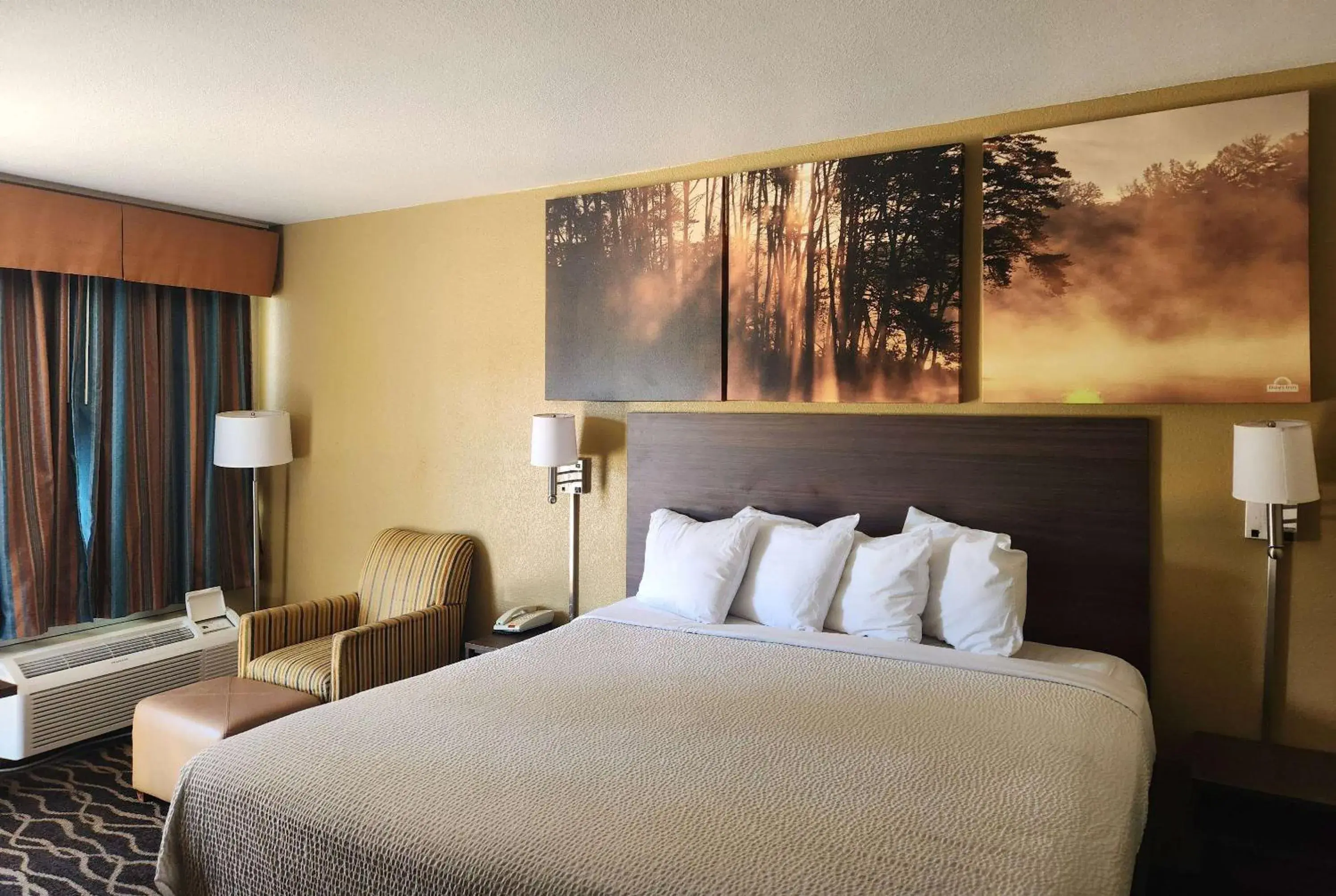 Photo of the whole room, Bed in Days Inn by Wyndham Leesville Photo of the whole room, Bed in Days Inn by Wyndham Leesville