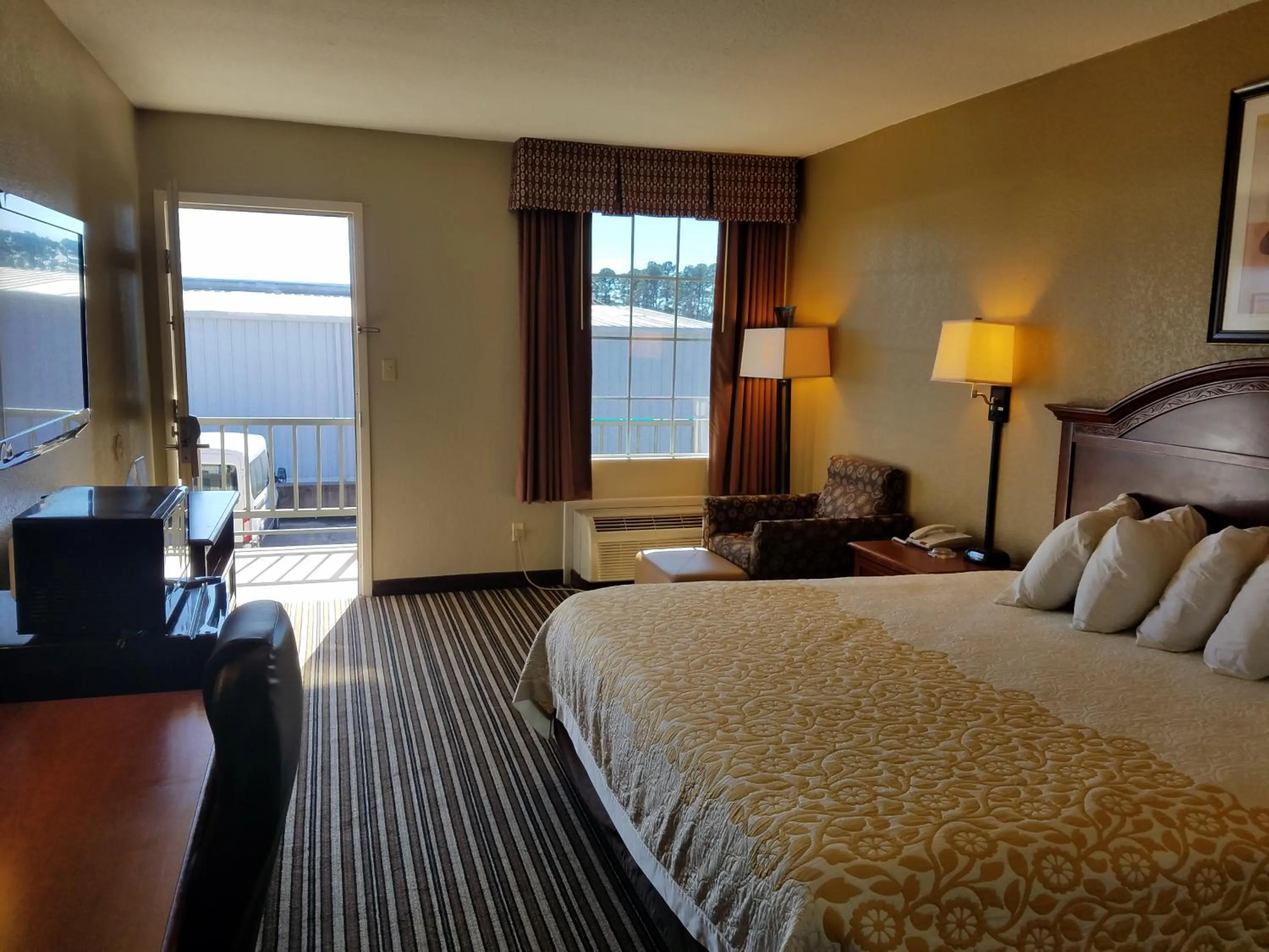 Bed in Days Inn by Wyndham Leesville