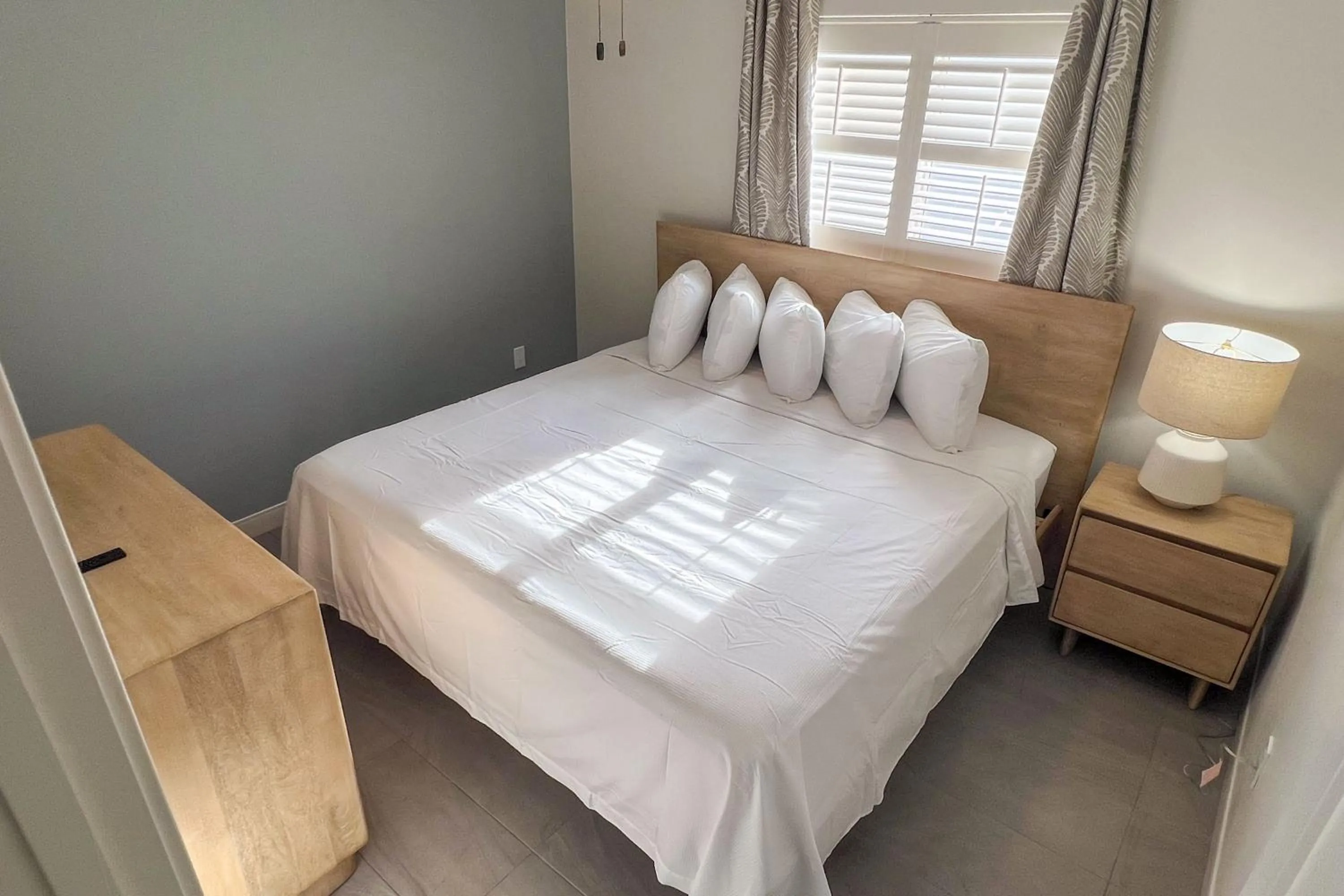 Bedroom, Bed in Marco Island Lakeside Inn