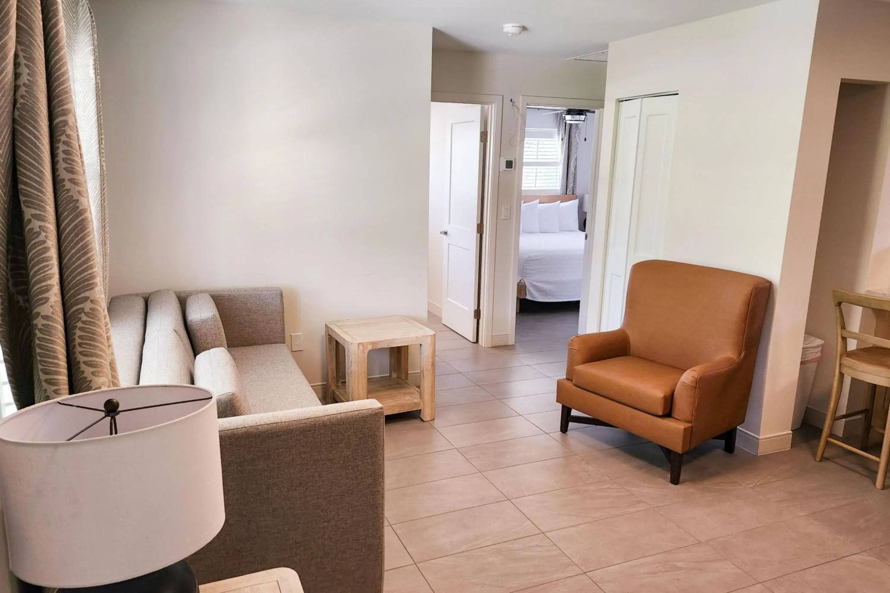 Living room, Bed in Marco Island Lakeside Inn