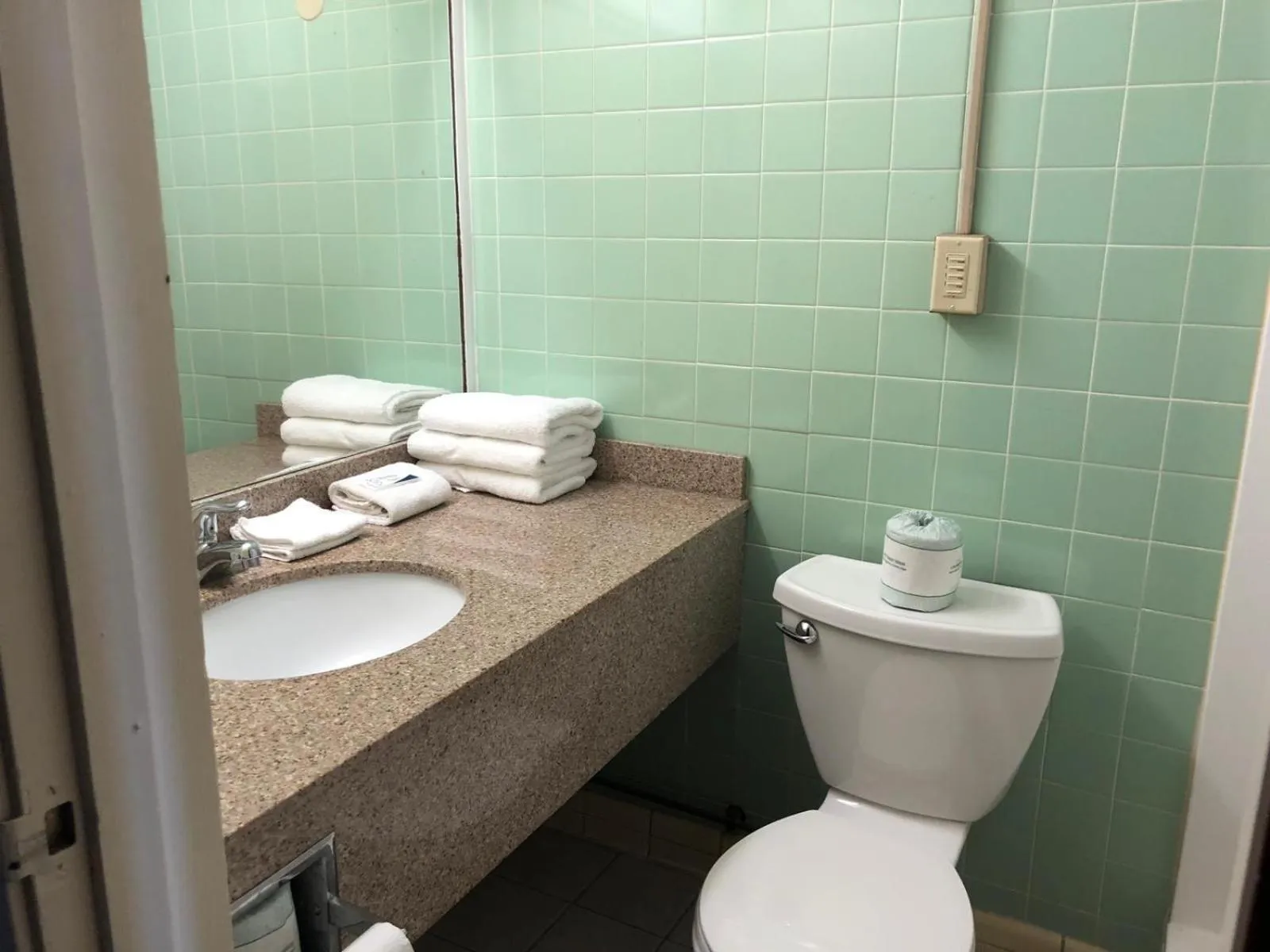 Red Carpet Inn Syracuse Airport