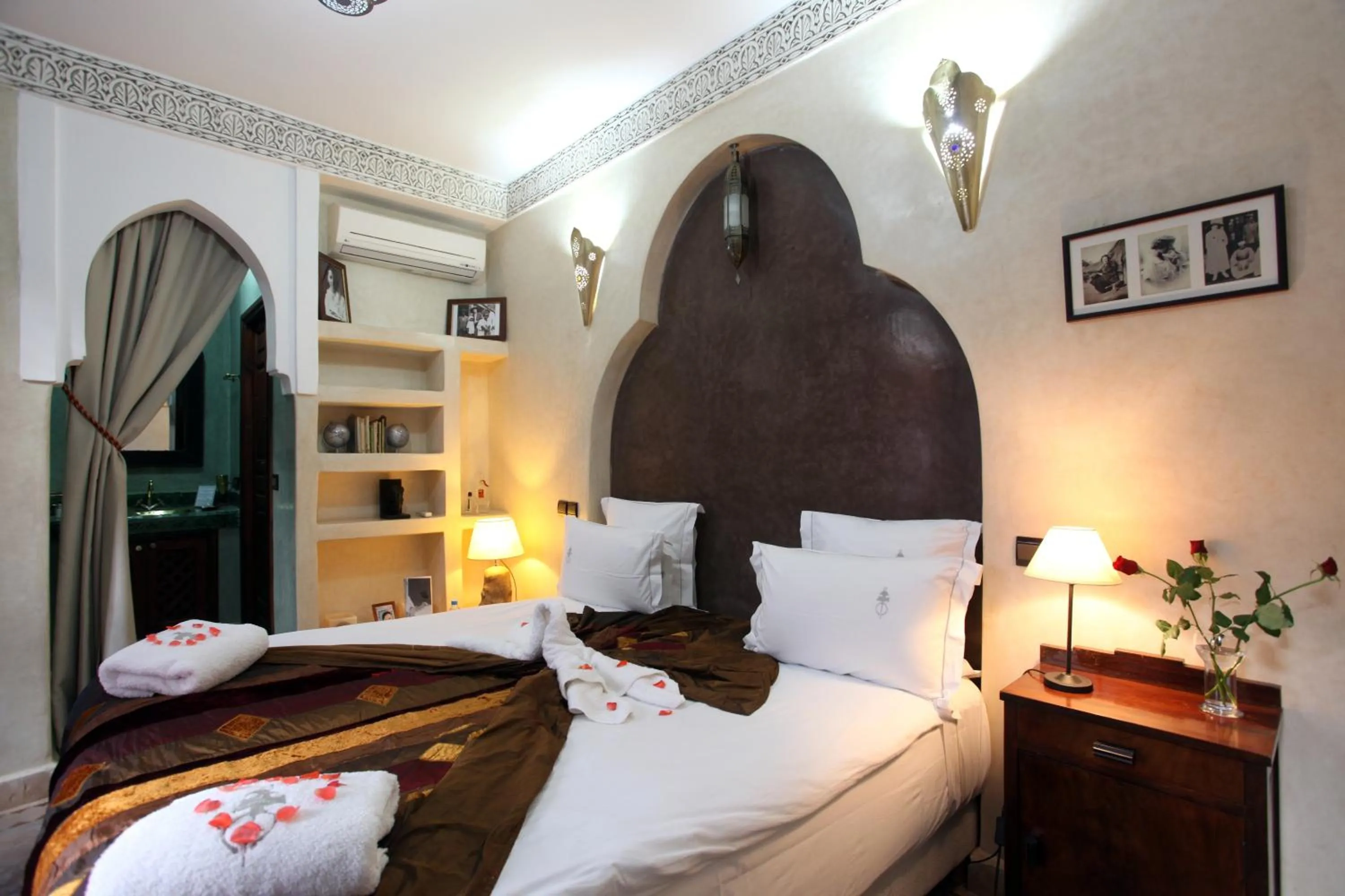 Photo of the whole room, Bed in Riad Belle Epoque