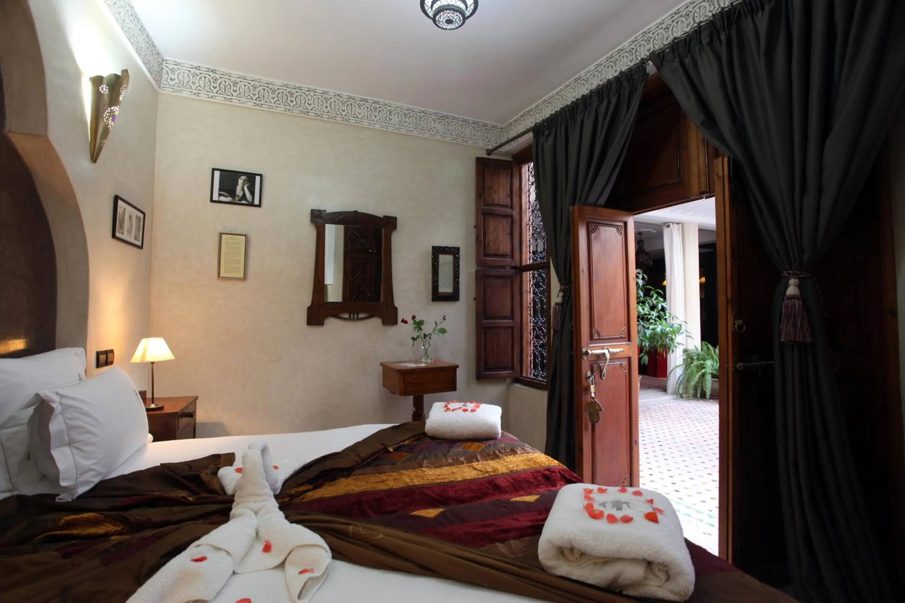 Photo of the whole room, Bed in Riad Belle Epoque