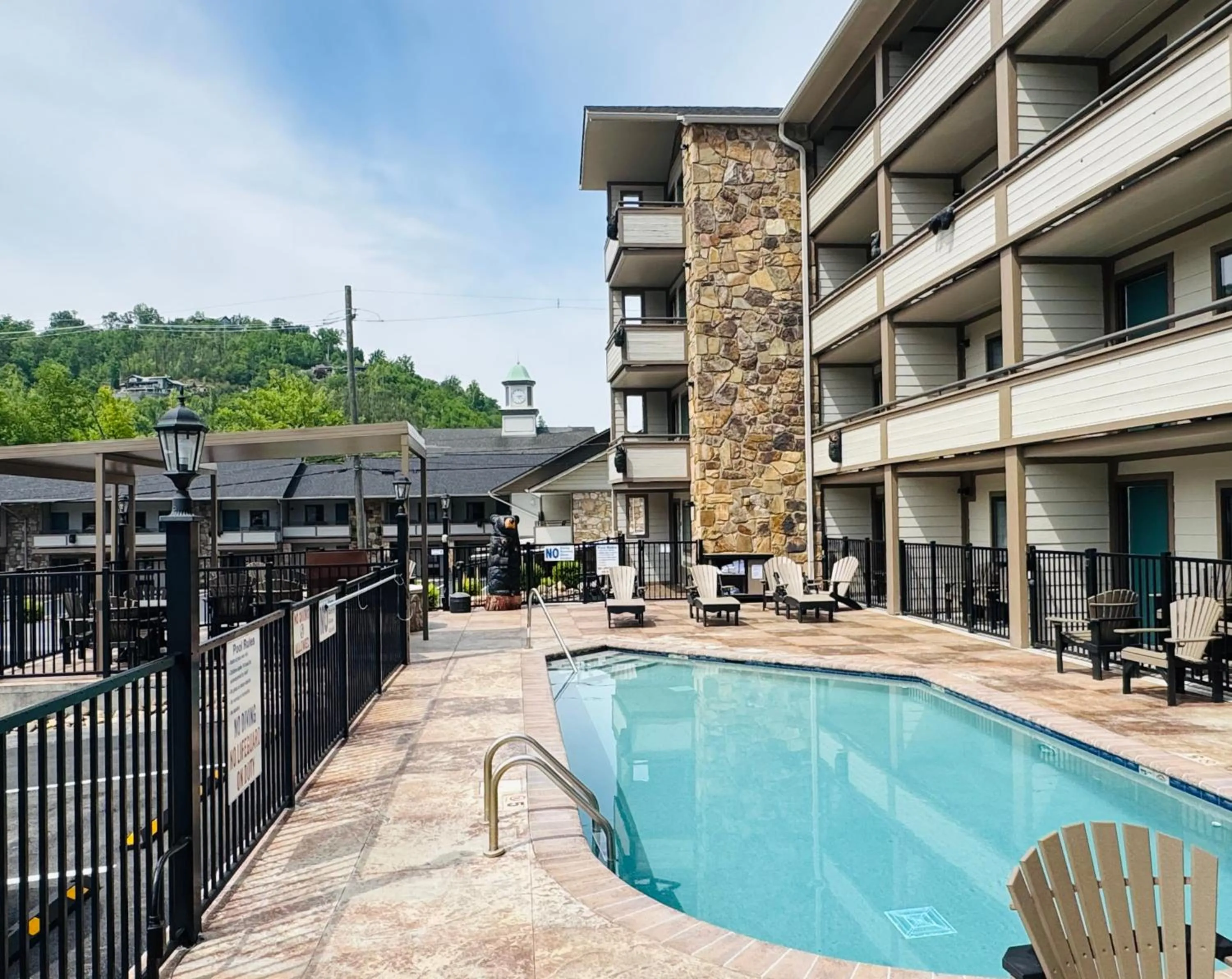 Swimming pool in Best Western Johnson's Inn Downtown Gatlinburg