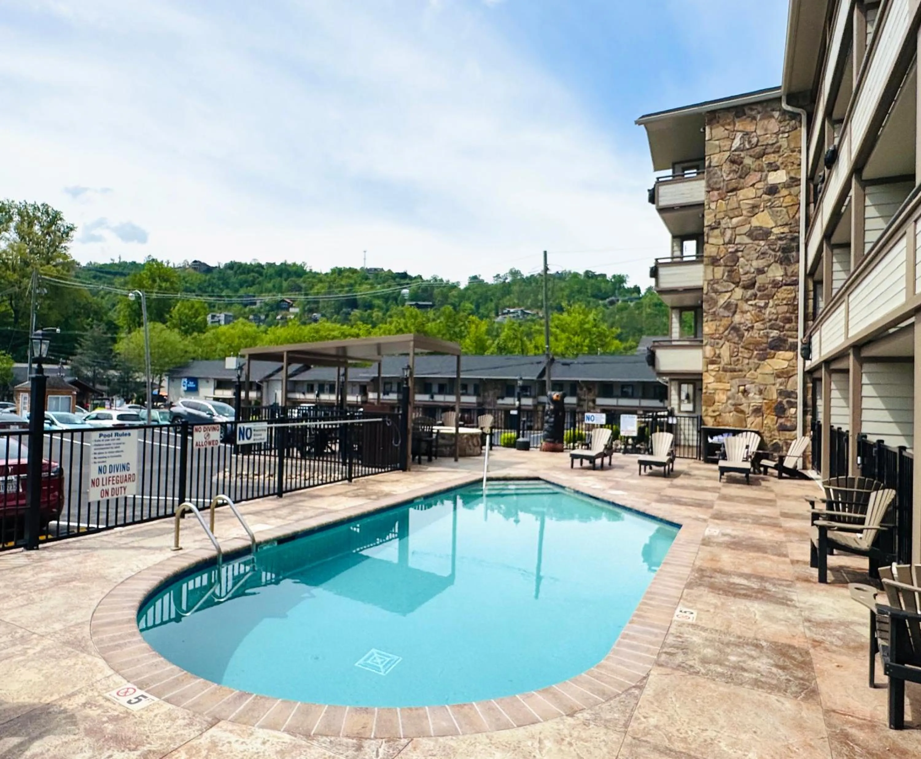 Swimming pool in Best Western Johnson's Inn Downtown Gatlinburg