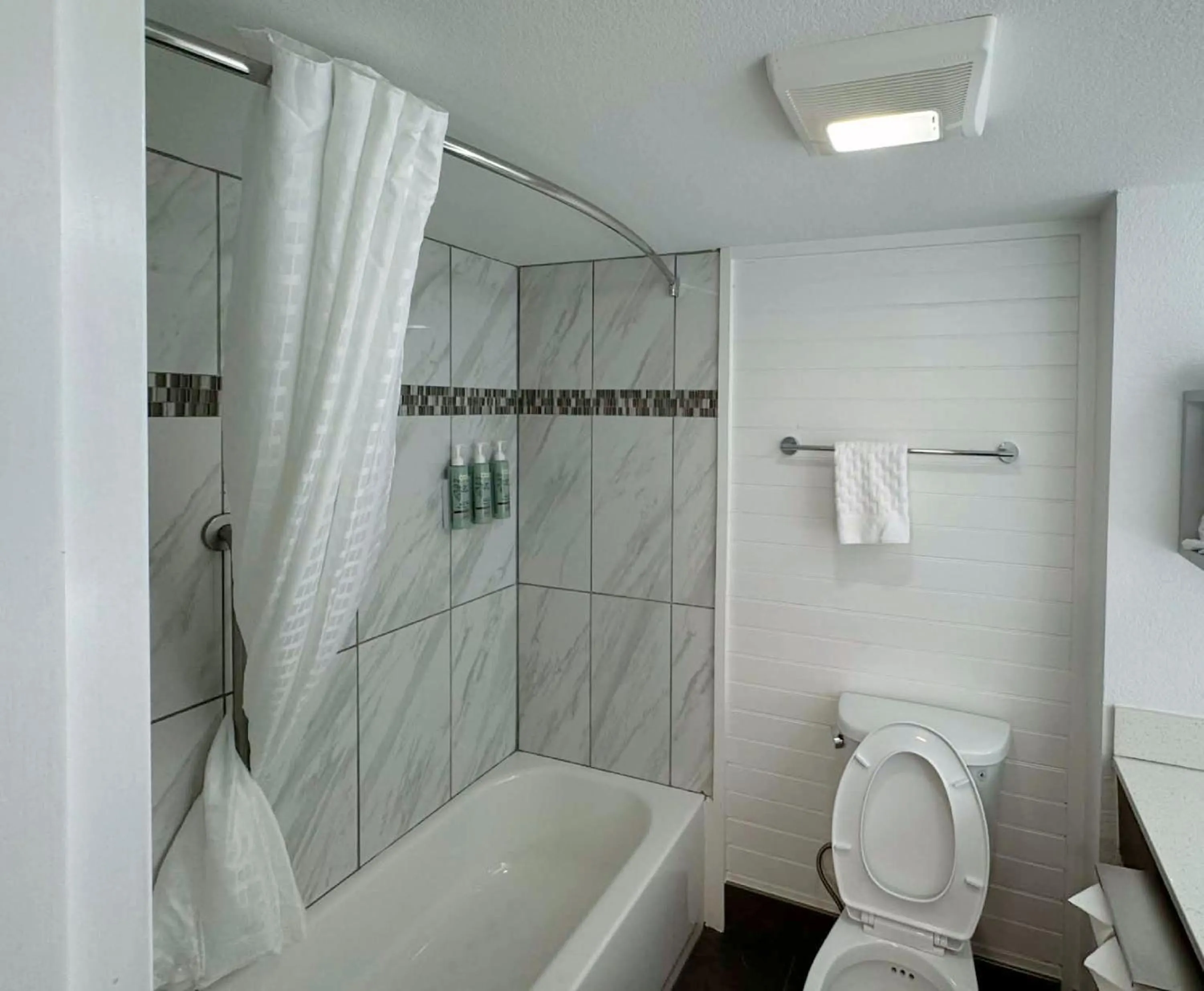 Bathroom in Best Western Johnson's Inn Downtown Gatlinburg