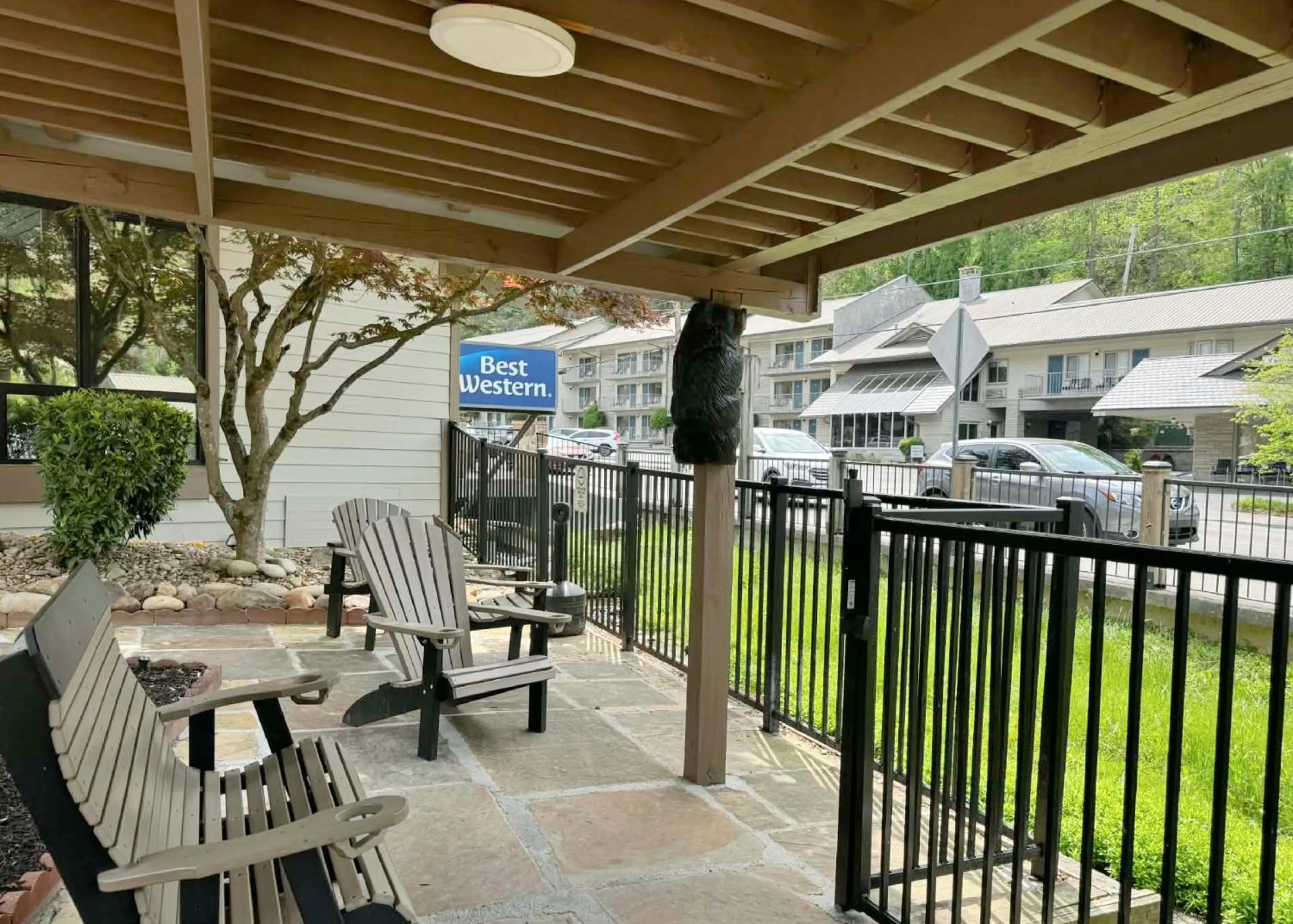 Seating area in Best Western Johnson's Inn Downtown Gatlinburg