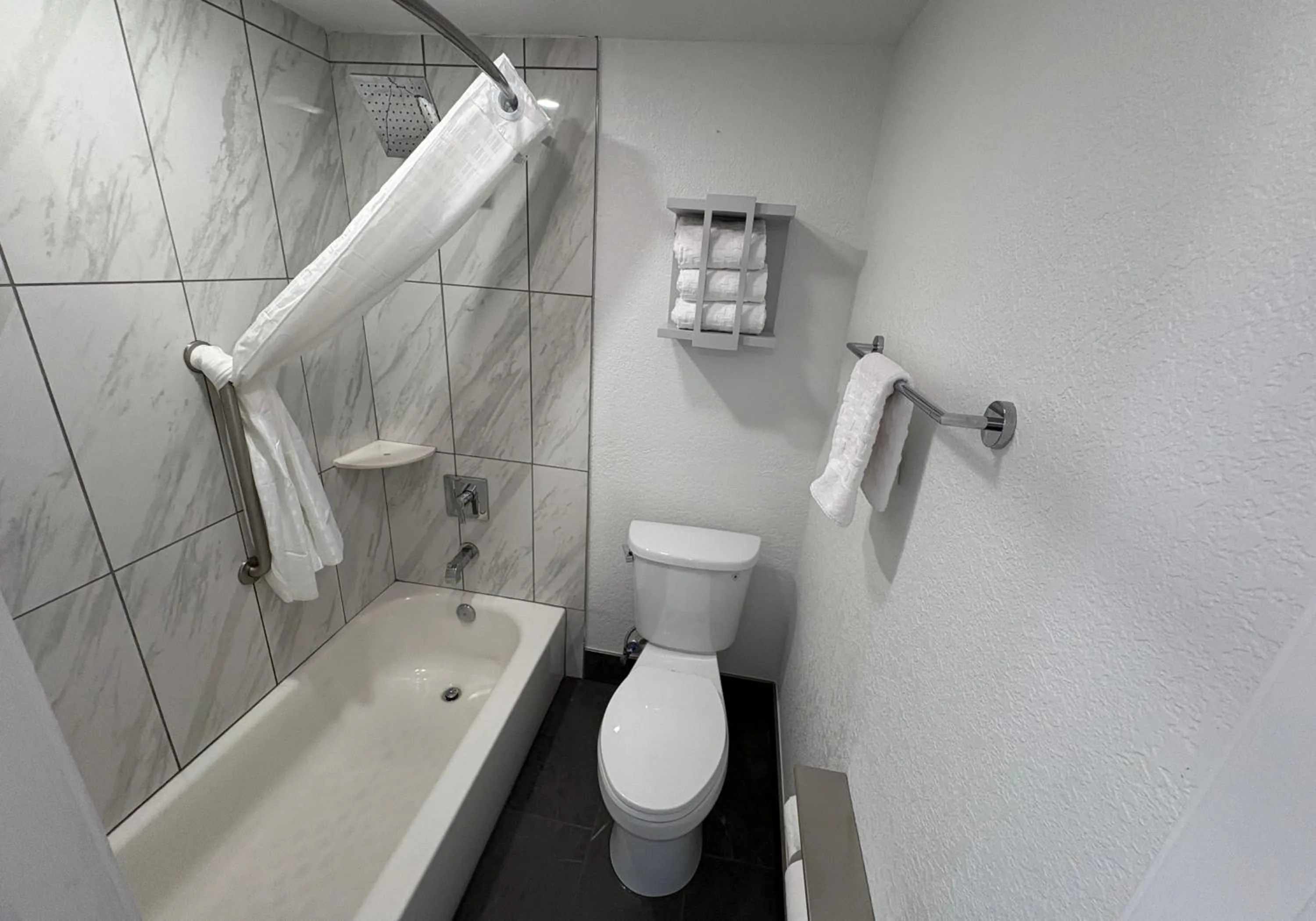 Bathroom in Best Western Johnson's Inn Downtown Gatlinburg