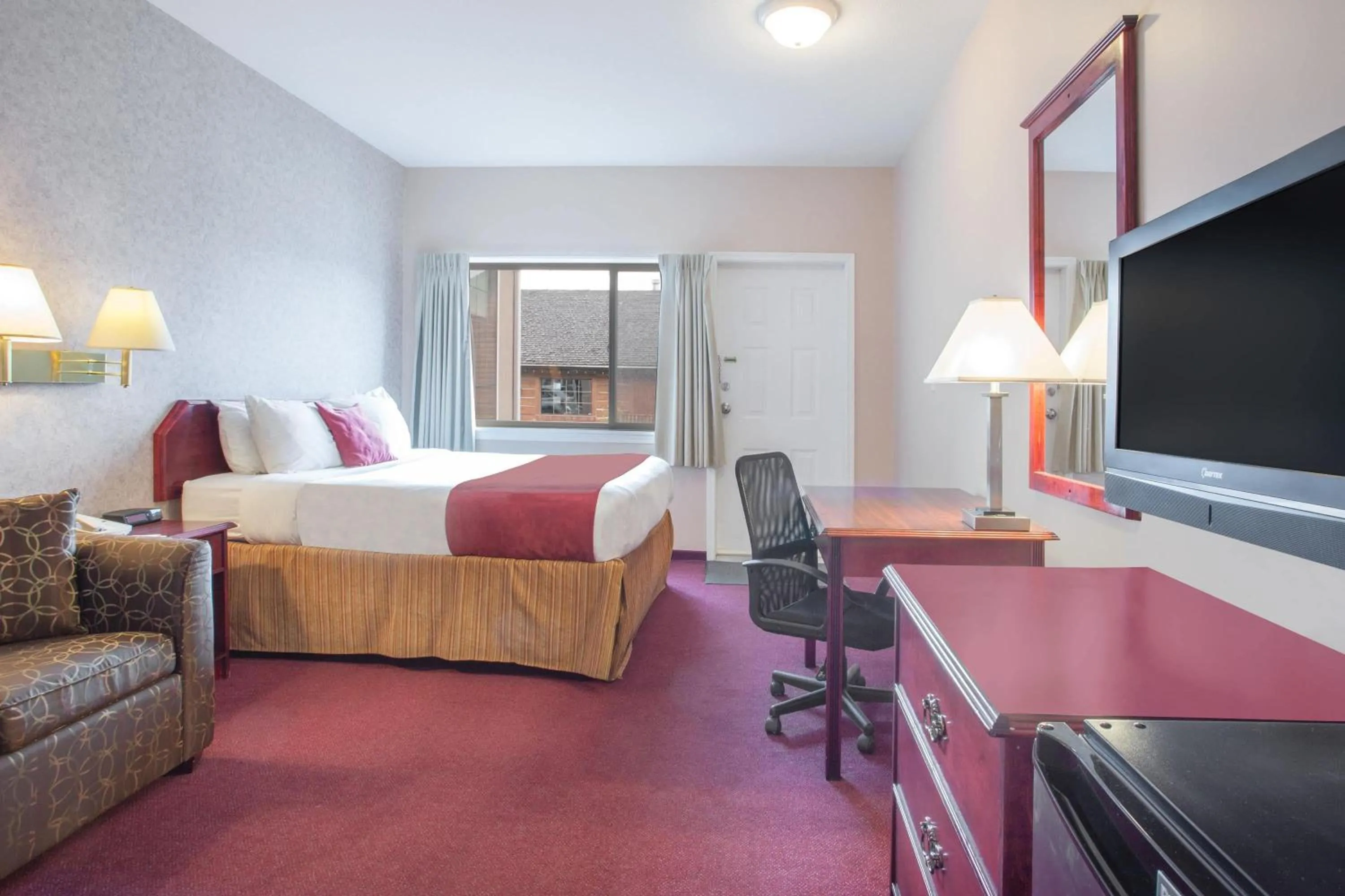 Photo of the whole room, Bed in Ramada Limited 100 Mile House