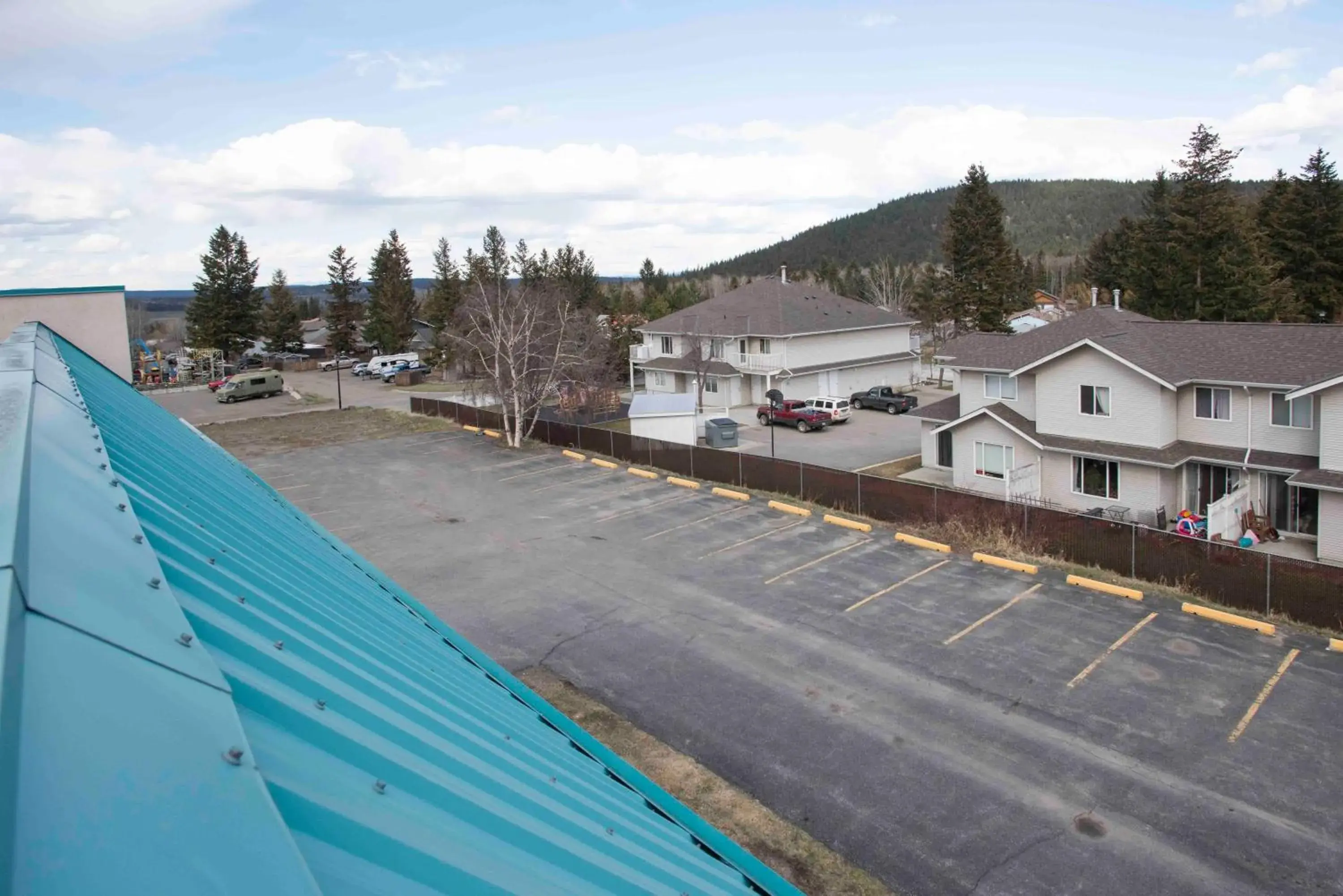 Property building in Ramada Limited 100 Mile House Property building in Ramada Limited 100 Mile House