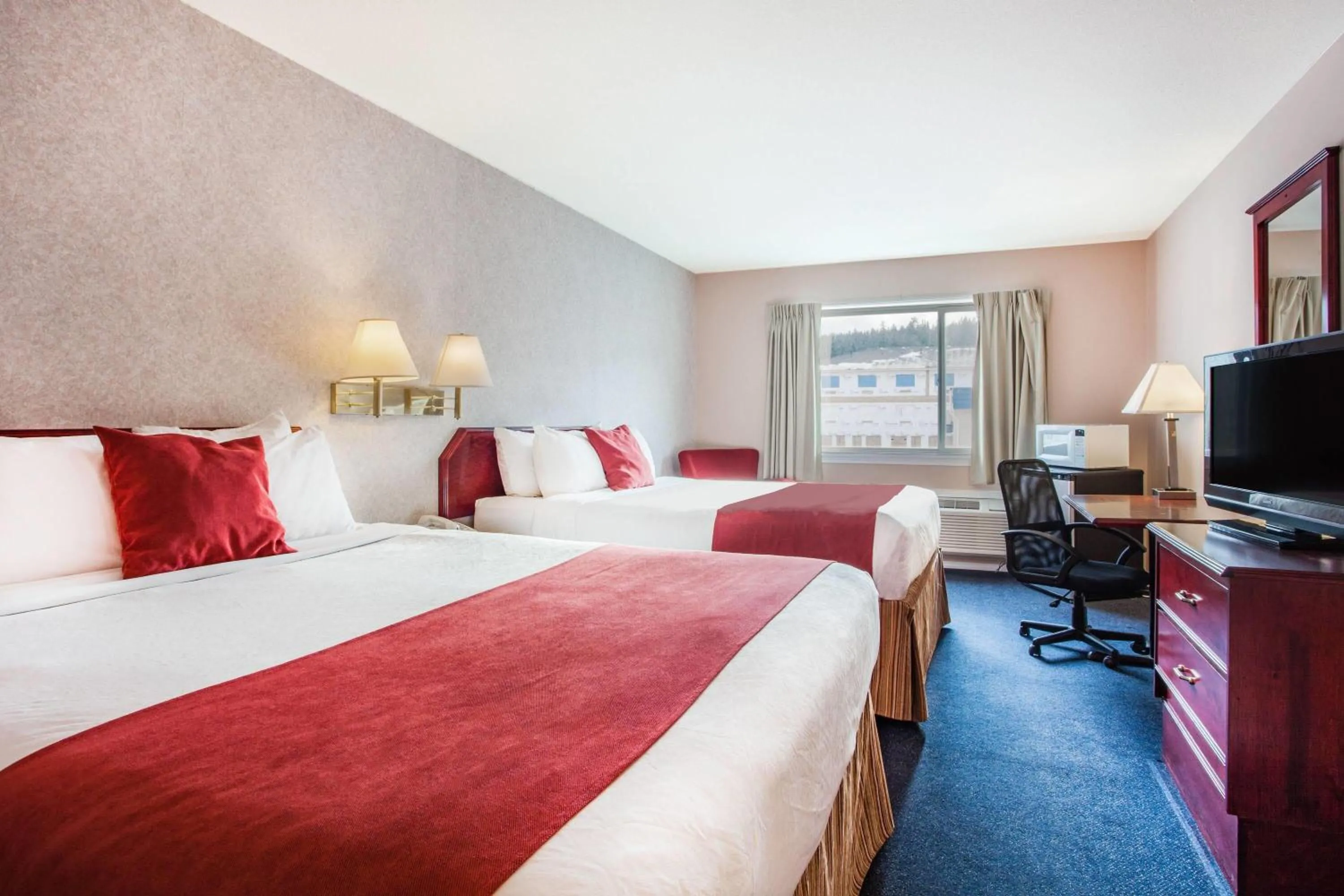 Photo of the whole room, Bed in Ramada Limited 100 Mile House