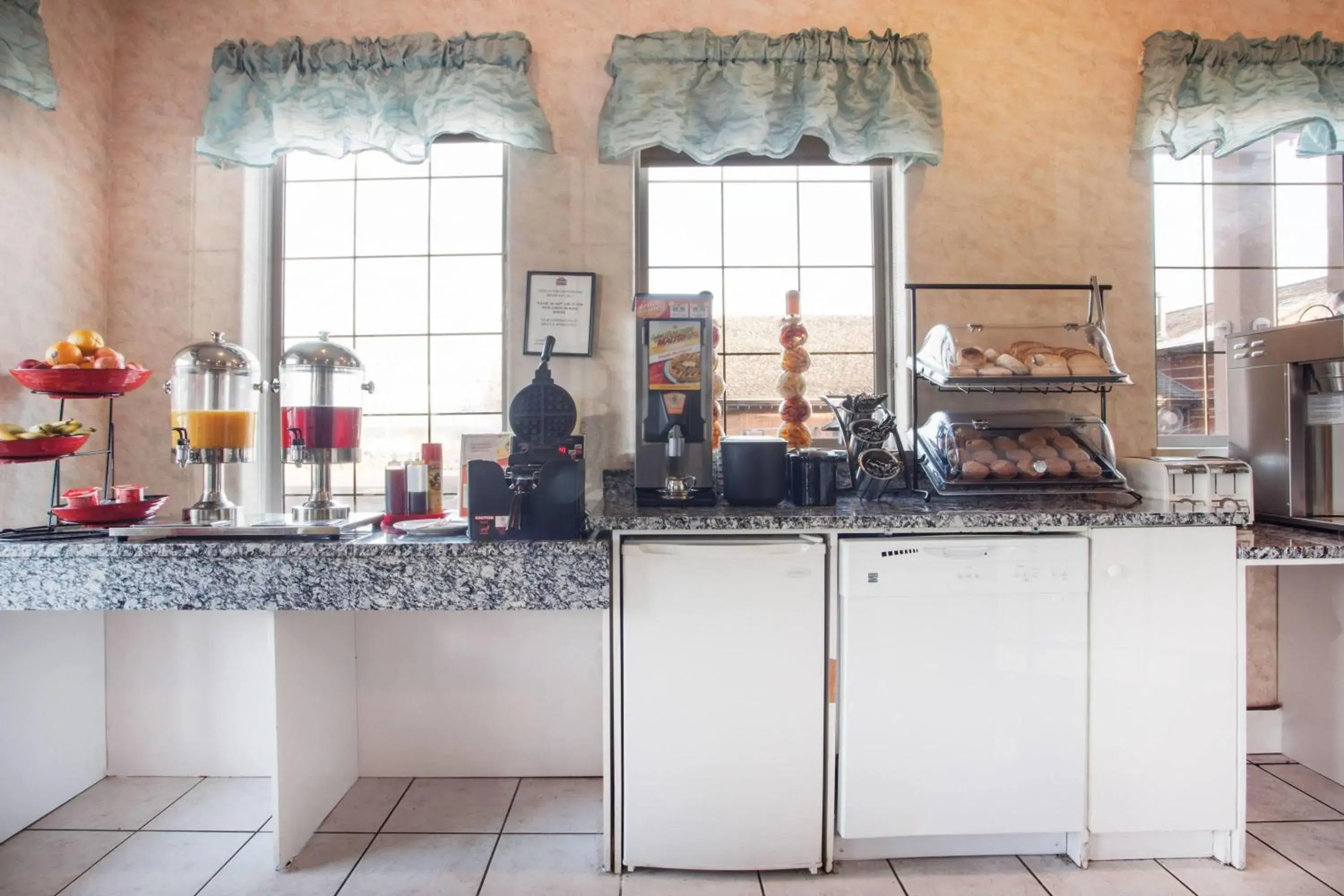 Breakfast in Ramada Limited 100 Mile House Breakfast in Ramada Limited 100 Mile House