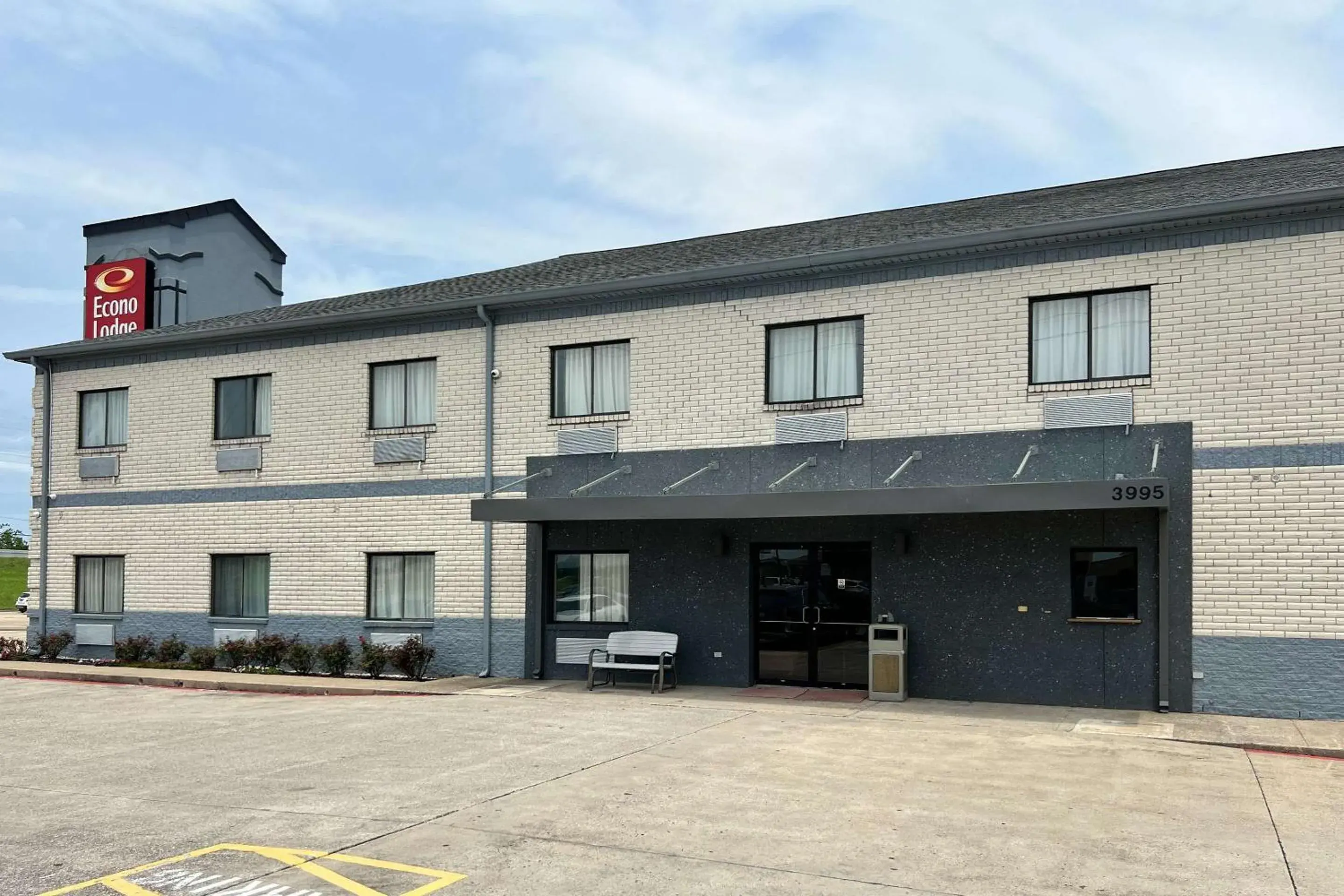 Property building in Econo Lodge Beaumont I-10 South Property building in Econo Lodge Beaumont I-10 South