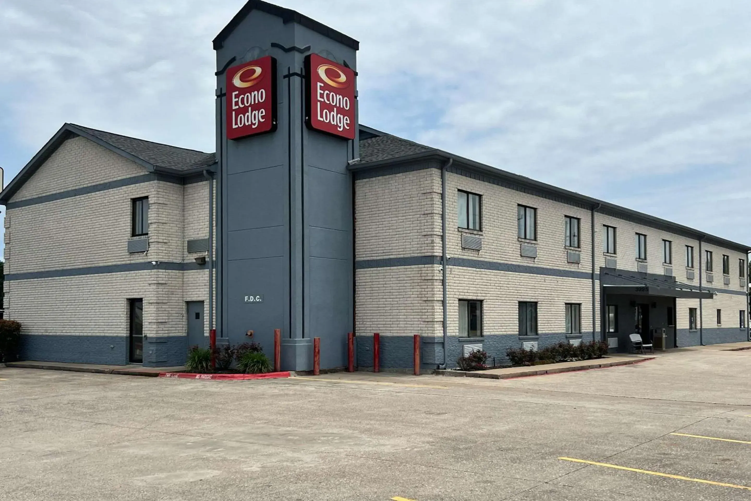 Property building in Econo Lodge Beaumont I-10 South Property building in Econo Lodge Beaumont I-10 South