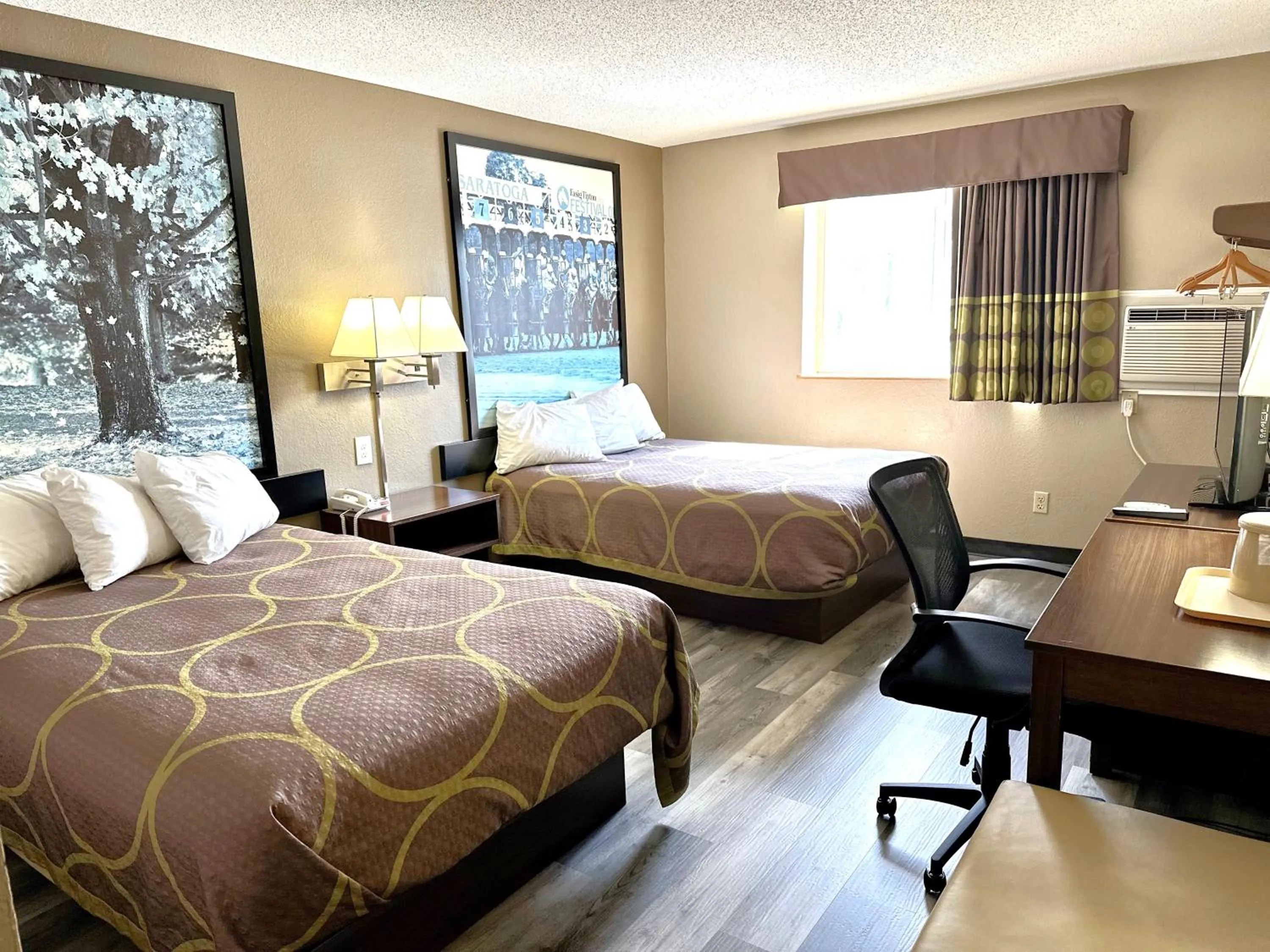 Bed in Super 8 by Wyndham Latham - Albany Airport