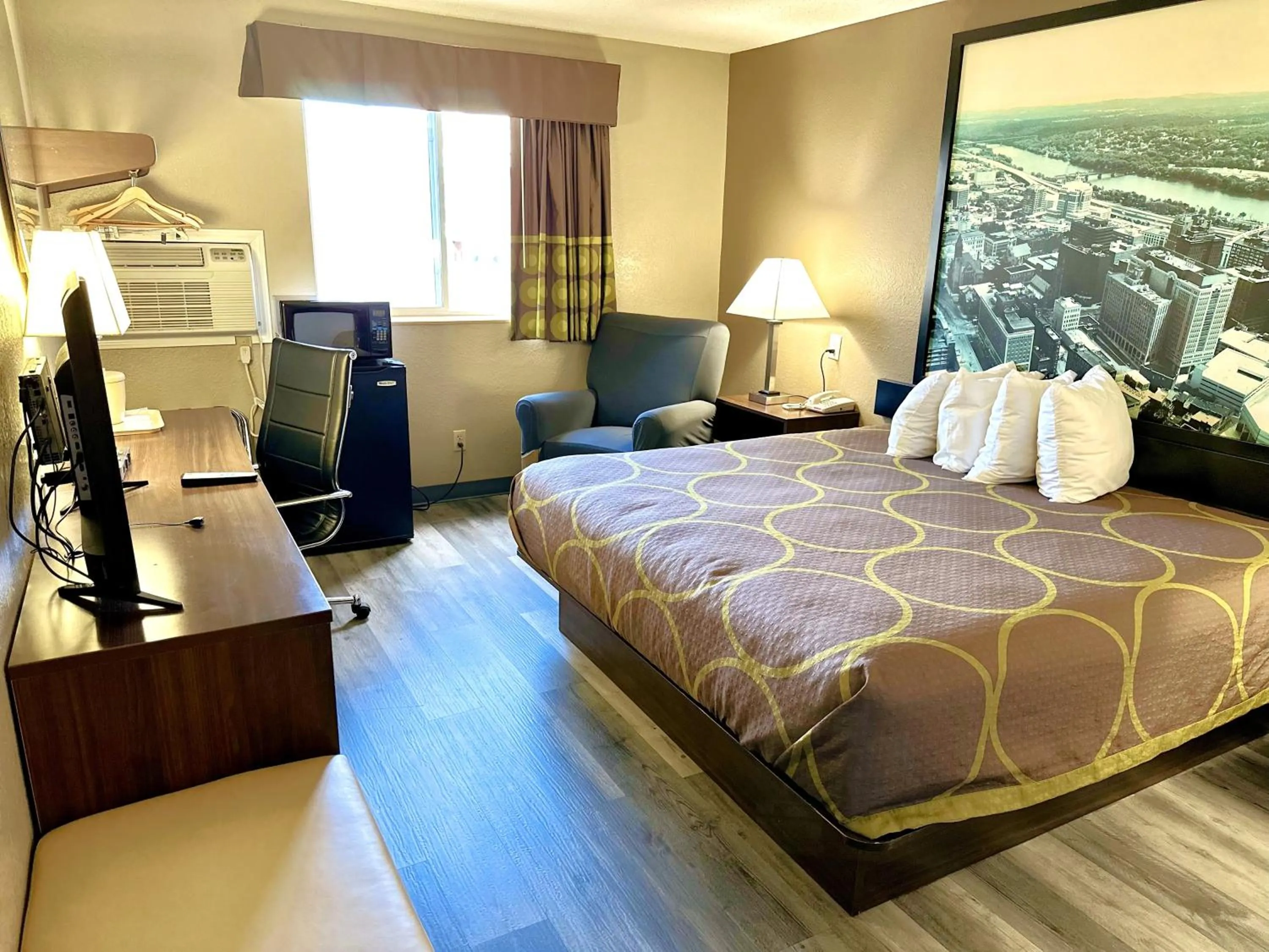 Bed in Super 8 by Wyndham Latham - Albany Airport