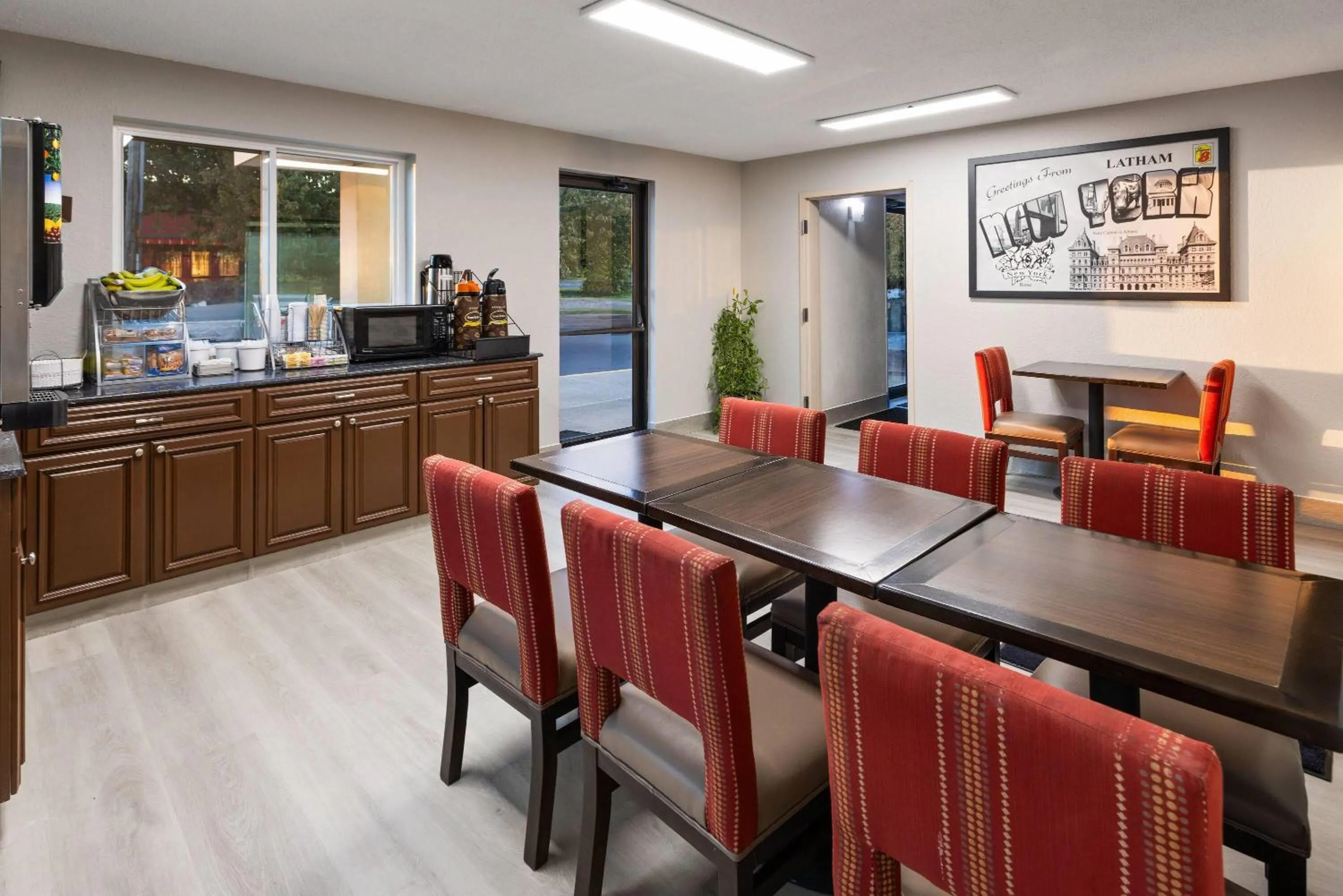 Breakfast in Super 8 by Wyndham Latham - Albany Airport