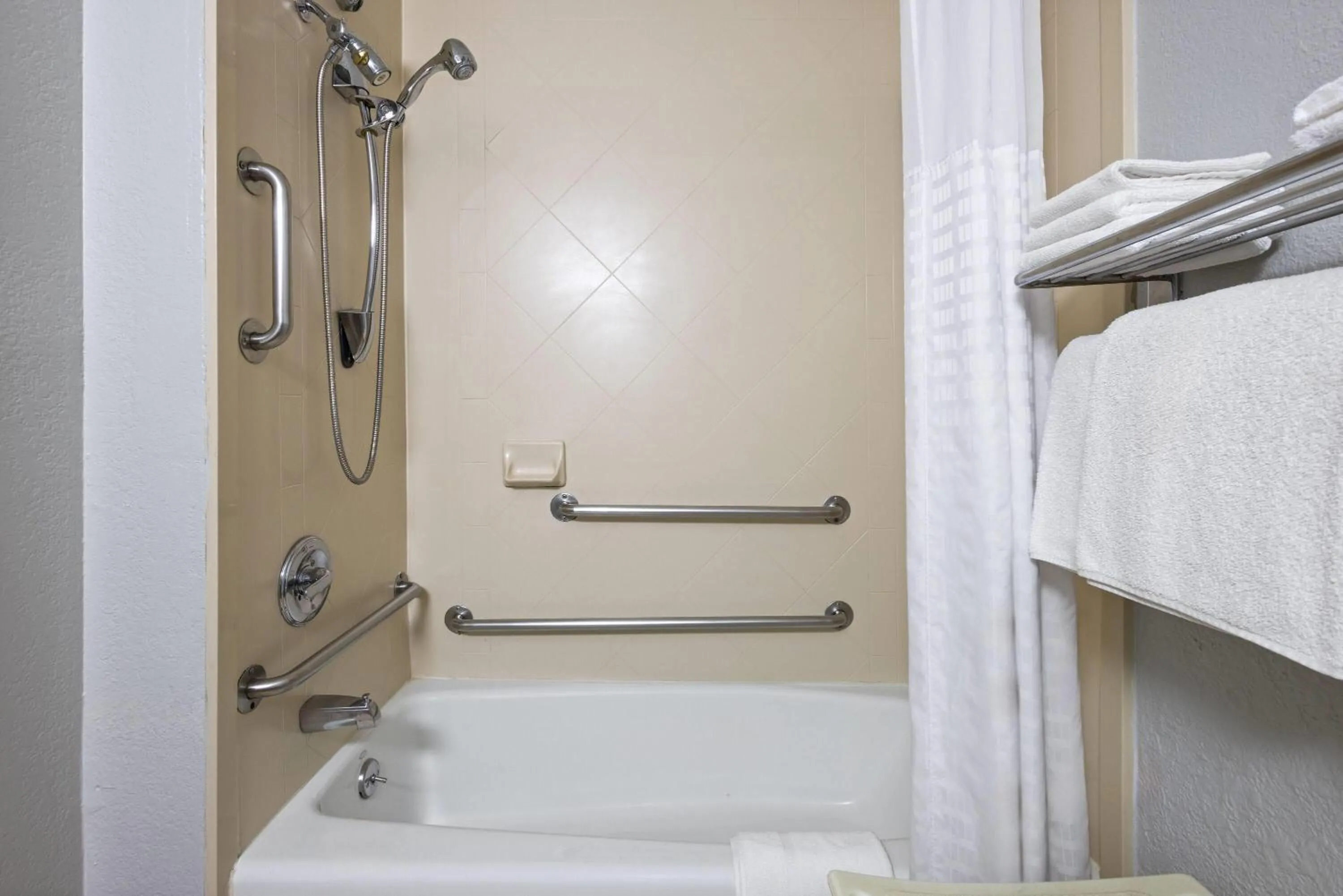 Bathroom in Super 8 by Wyndham Latham - Albany Airport