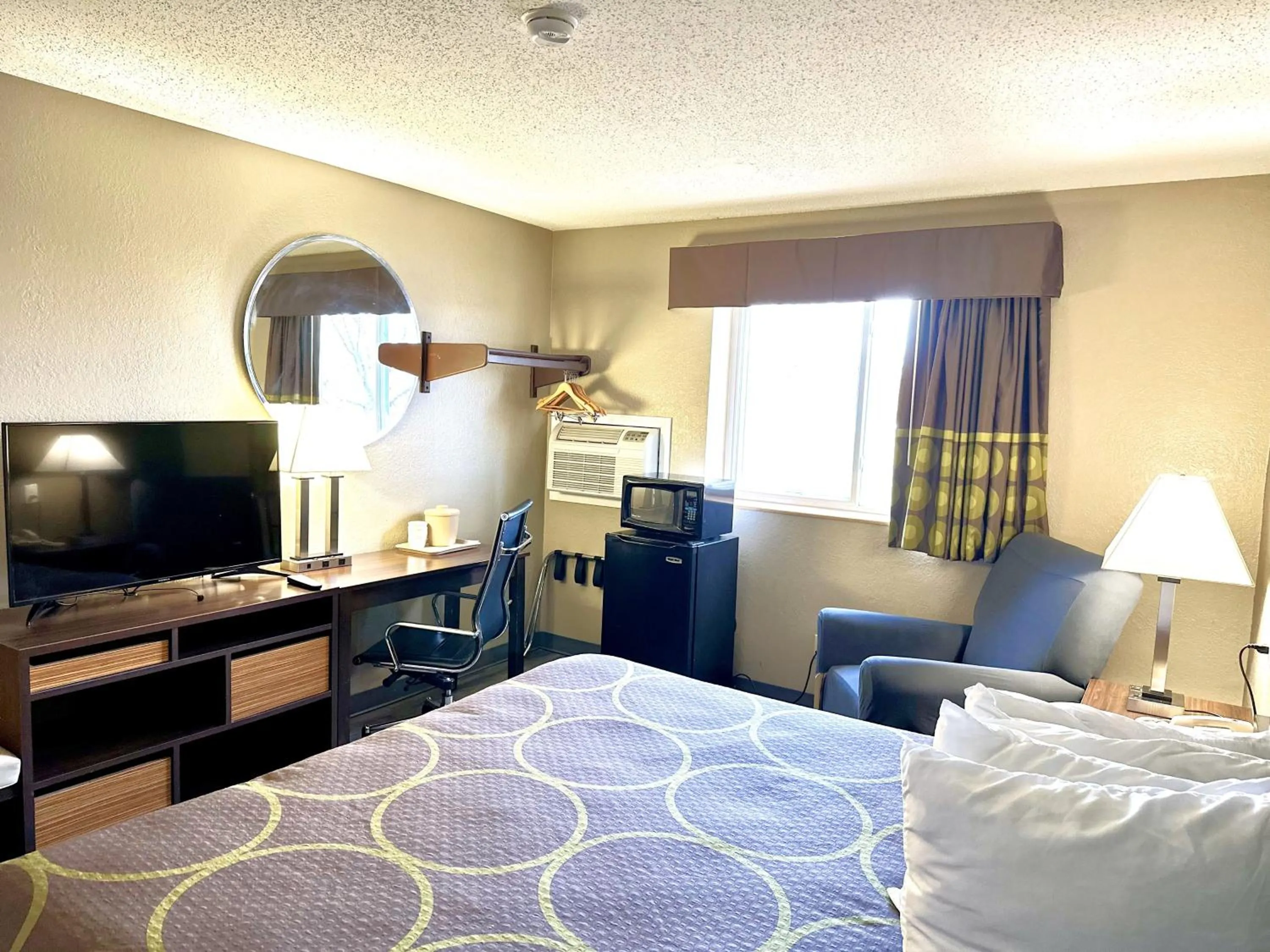 Bed in Super 8 by Wyndham Latham - Albany Airport