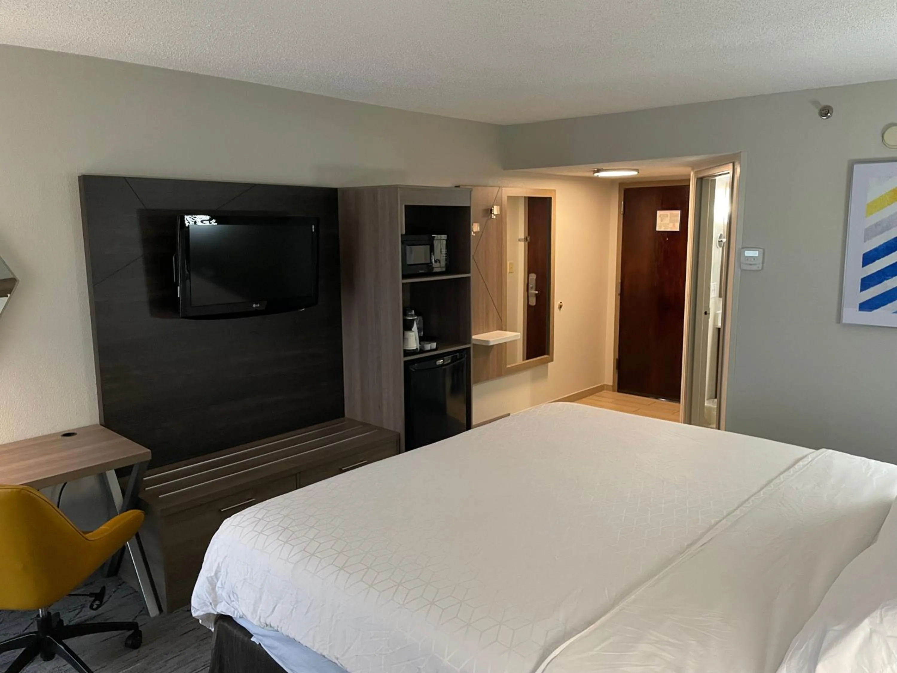 TV and multimedia, Bed in Holiday Inn Express Burlington by IHG