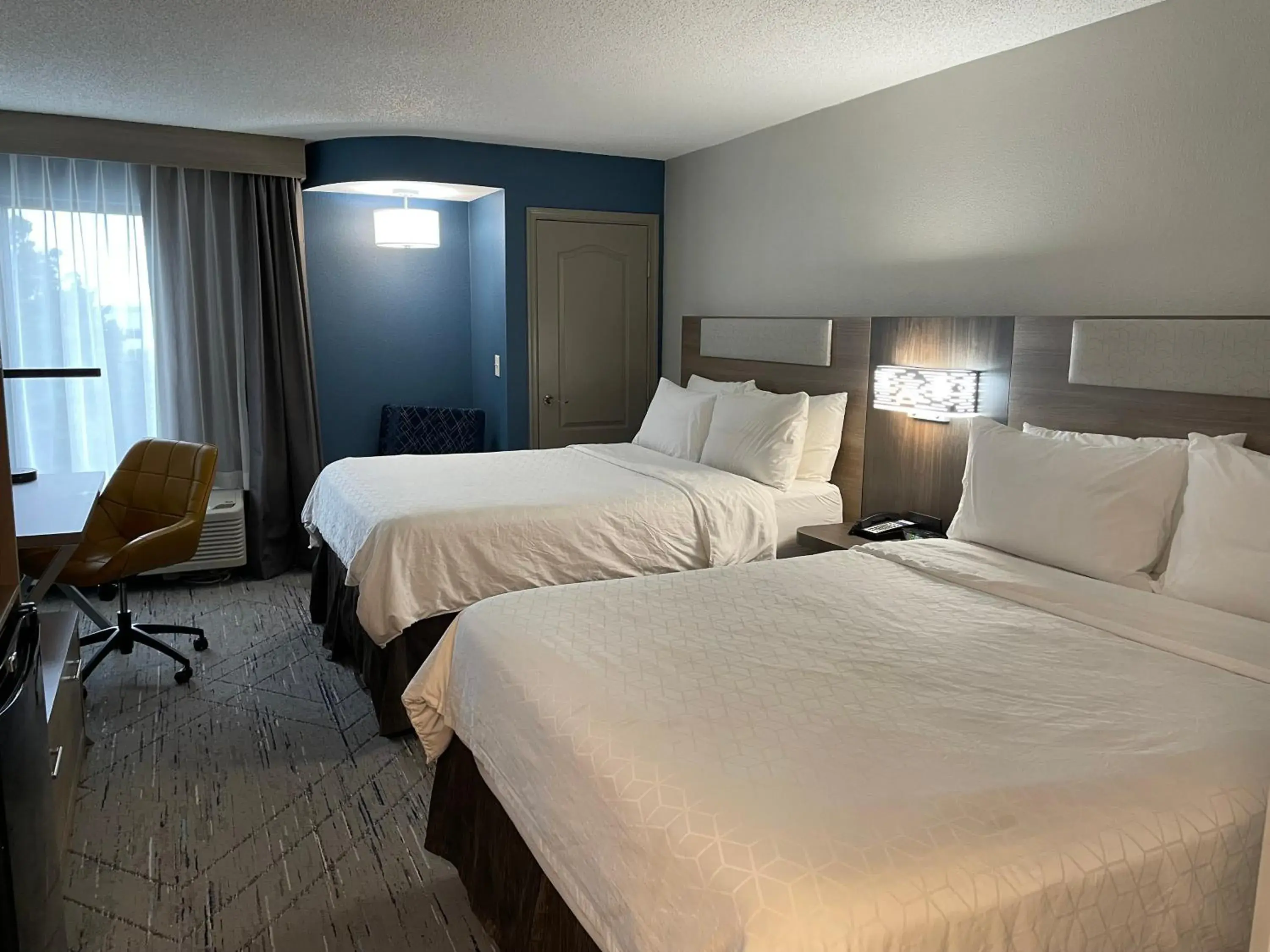 Bed in Holiday Inn Express Burlington by IHG Bed in Holiday Inn Express Burlington by IHG